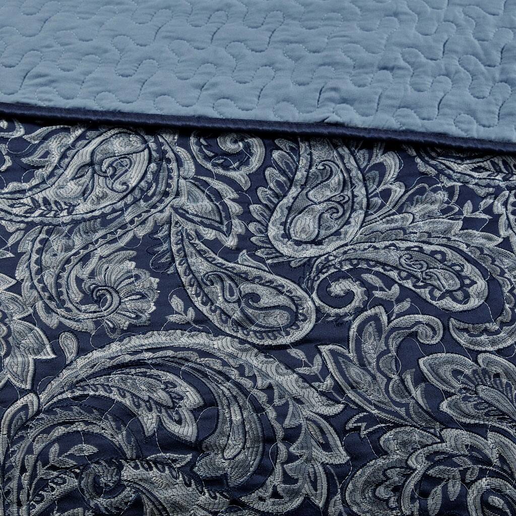 Alt View 5. Gracie Mills - Gracie Mills Thornton 5-Piece Reversible Jacquard Bedspread Set with Throw Pillows - Navy.