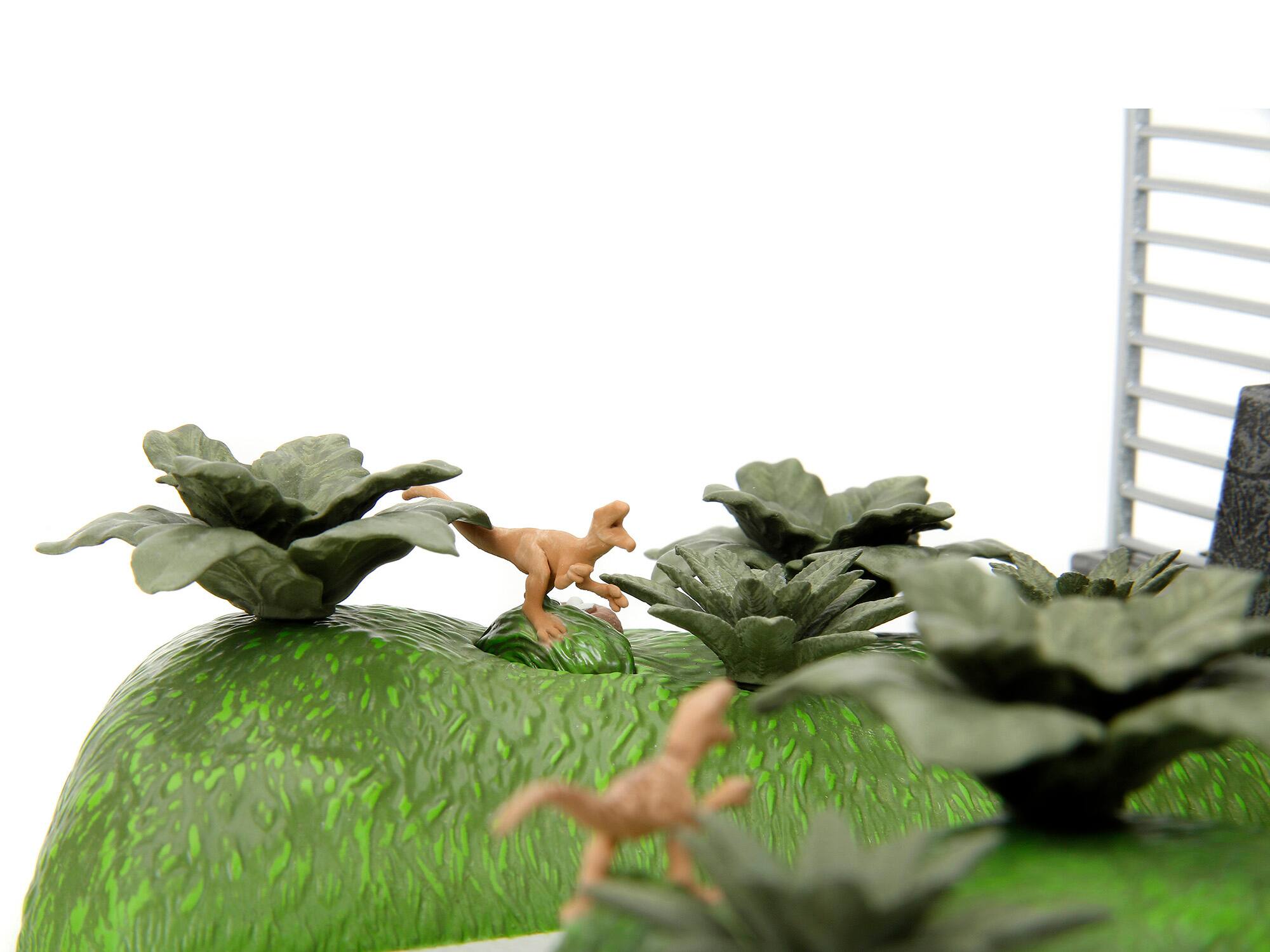 Left. Jada - Jurassic Park Theme Park Entrance Diorama with Jeep Wrangler & Ford Explorer 30th Anniversary Movie Nano Rides - Multicolor.