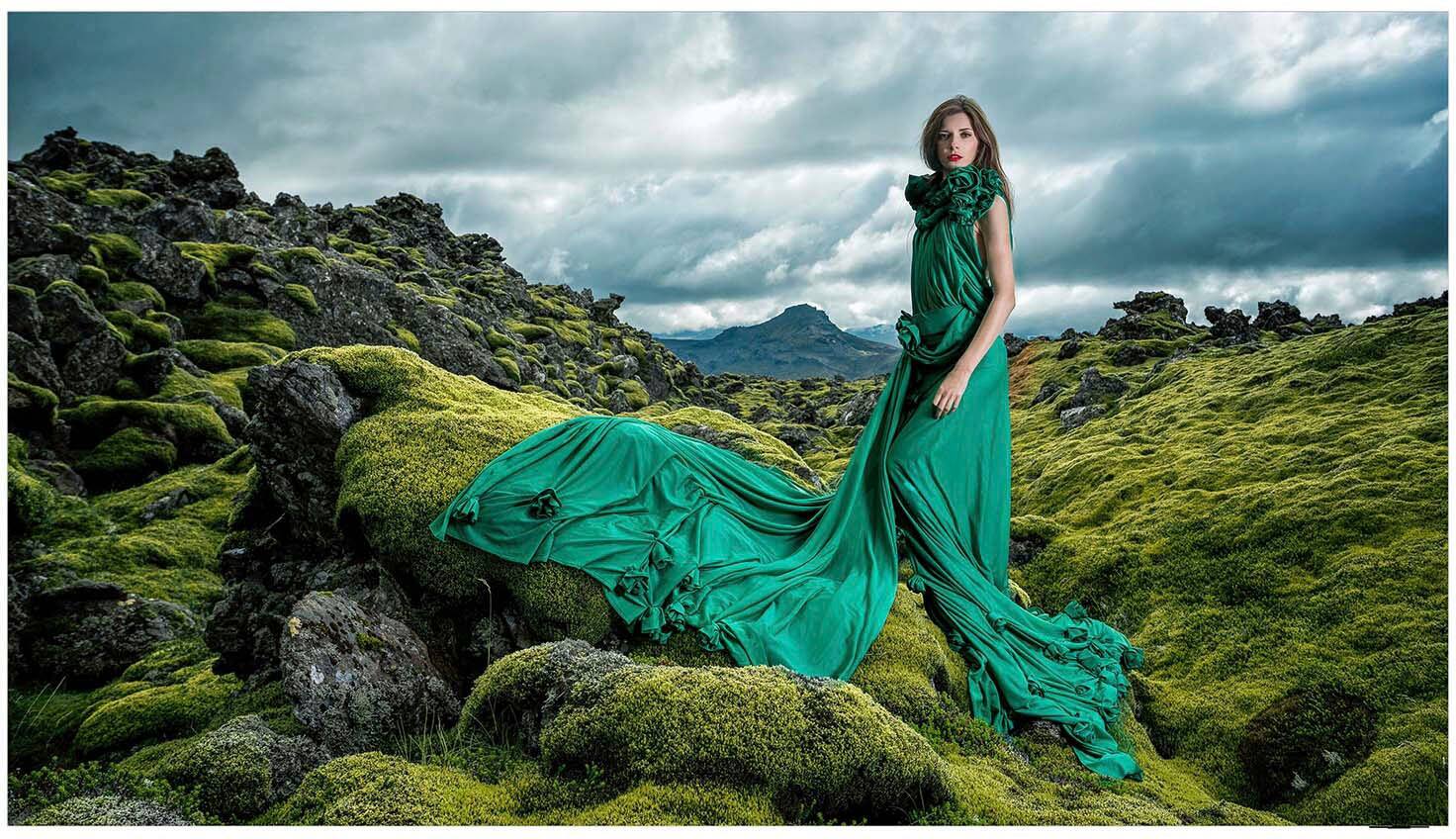 Alt View 22. Samsung - 114” Class MICRO LED Smart TV (2024) - Monolith Silver.