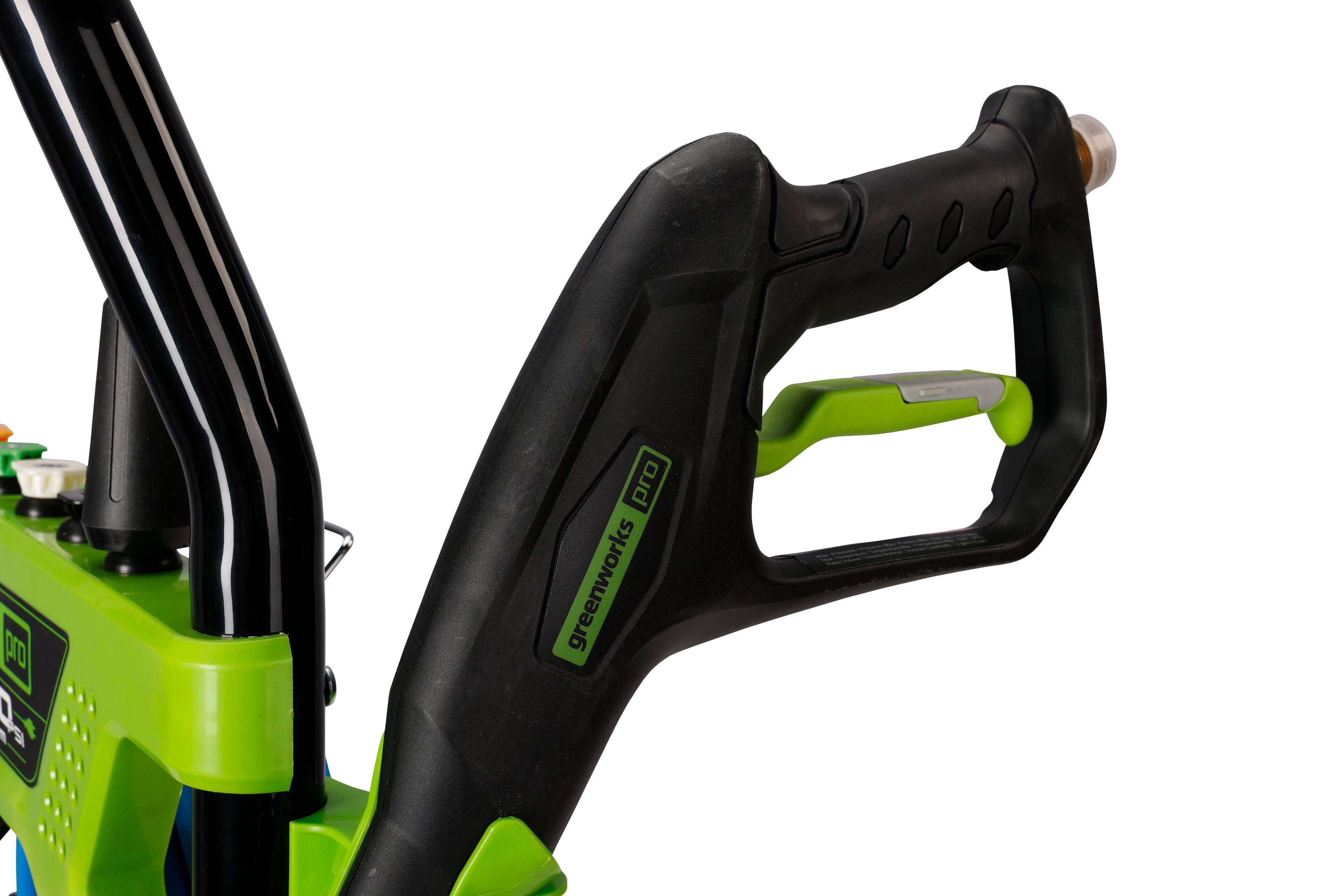 The text on the image reads "CO 8 pro greenworks."