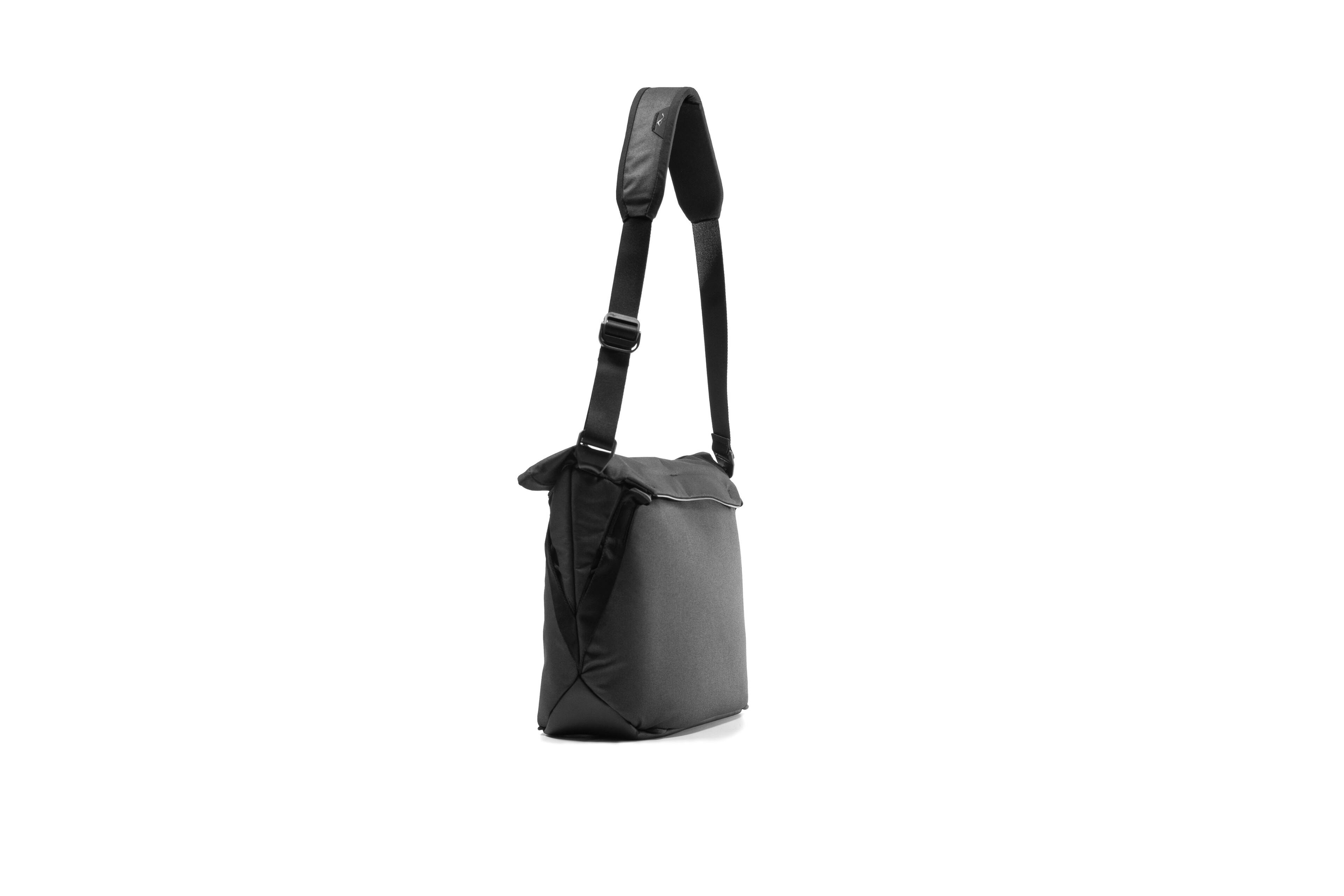 Back. Peak Design - Everyday Tote V2 15L - Black.