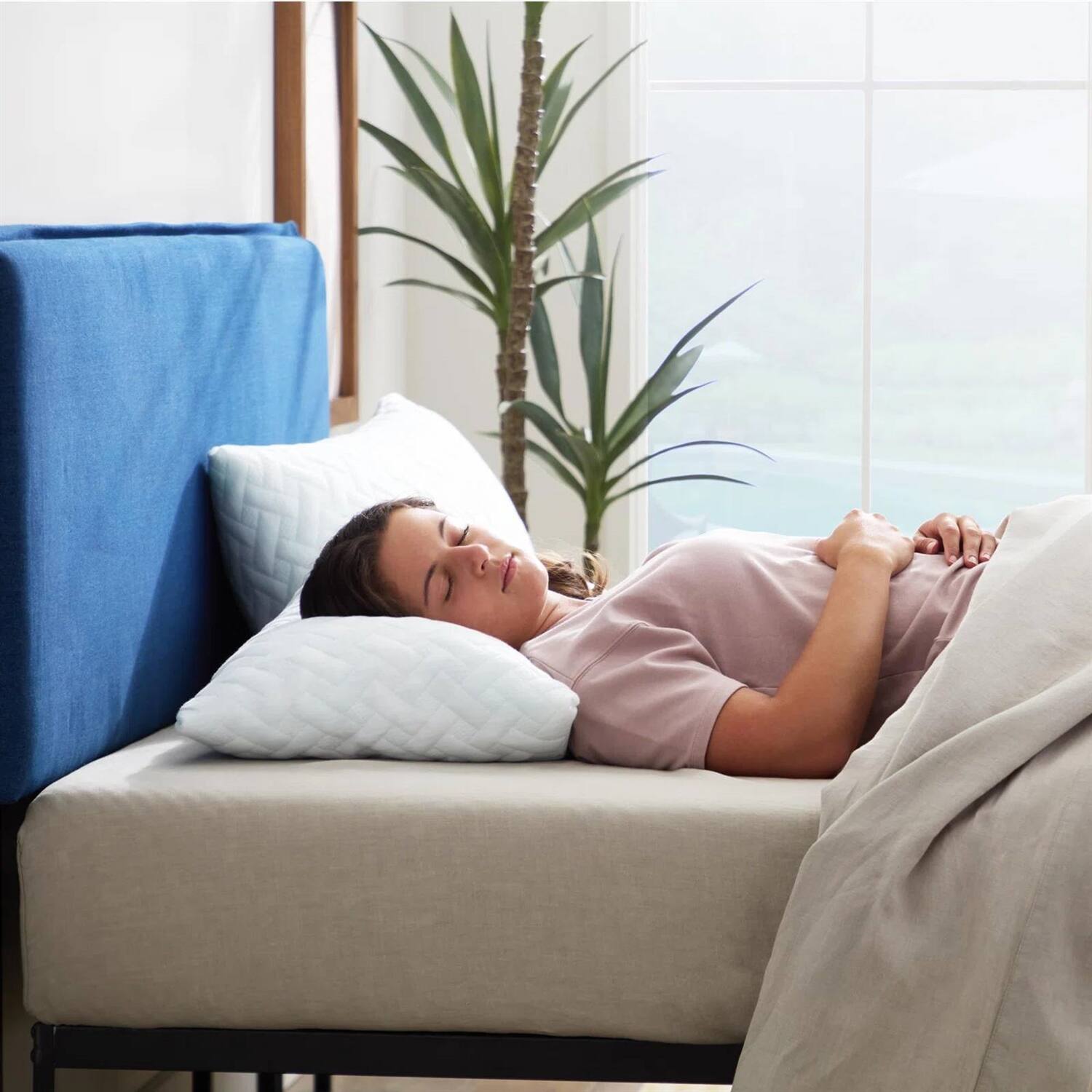 Front. Hivvago - Set of 2 - Shredded Memory Foam Bed Pillows with 2 Pillowcases - Standard size - White.