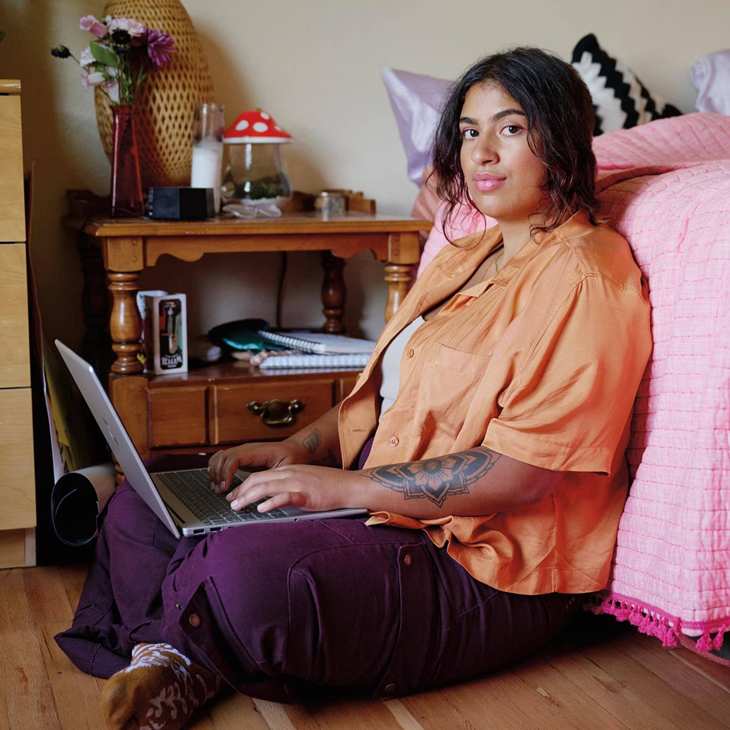 Alt View 4. HP - HP 15.6" FHD Touchscreen Laptop,AMD Ryzen 7 7730U,64GB RAM,2TB SSD,AMD Radeon graphics,Win 11 Home,Silver - Silver.