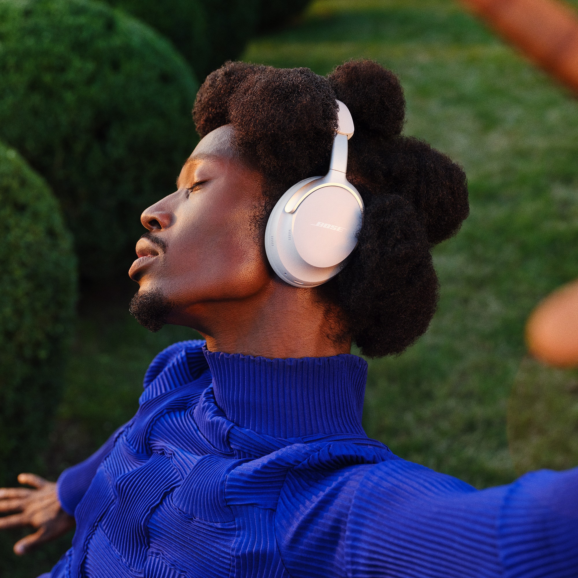 Alt View 15. Bose - QuietComfort Ultra Wireless Noise Cancelling Over-the-Ear Headphones - White Smoke.