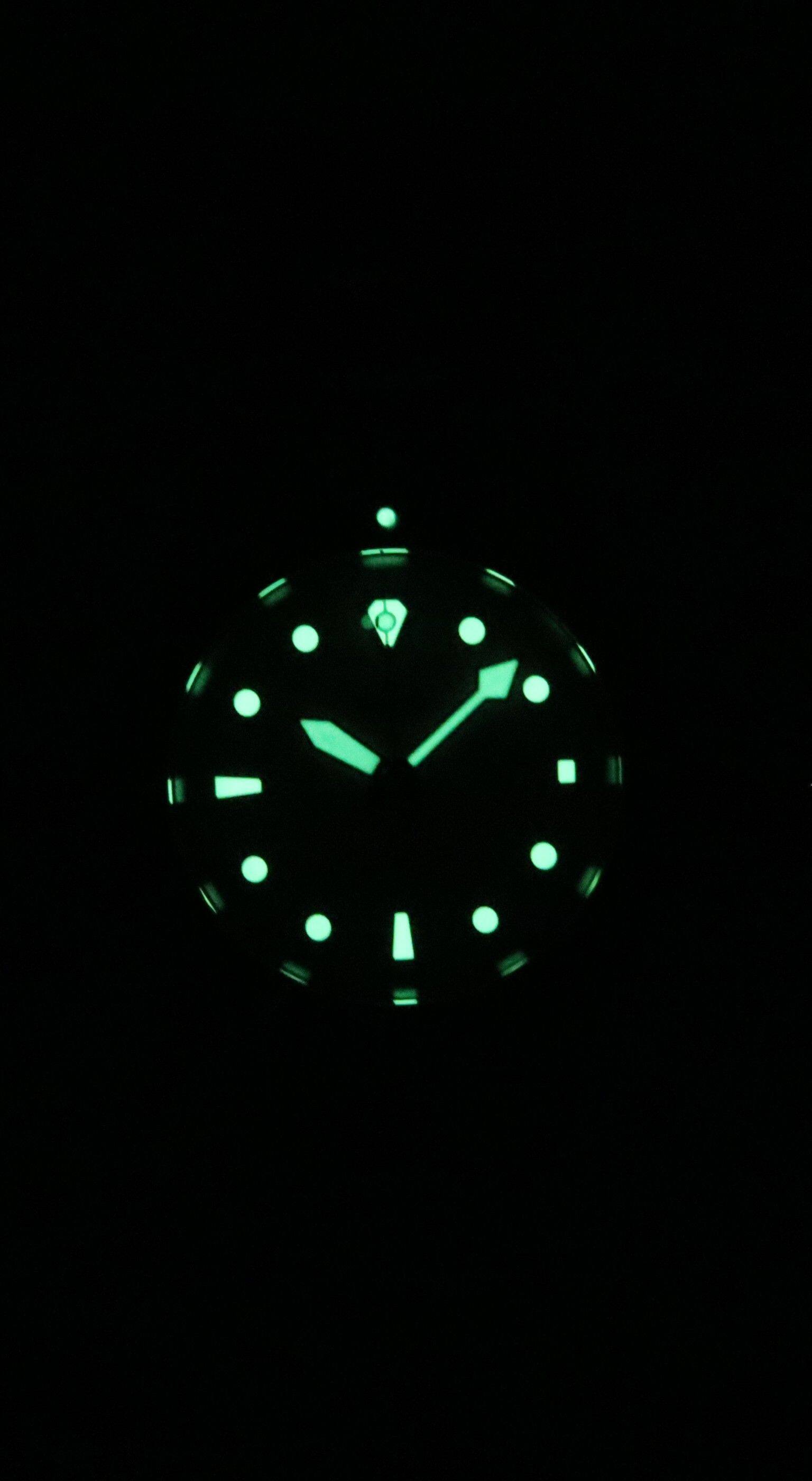 Left. RATIO - FreeDiver Quartz RTFL809 Ladies Watch Sapphire Stainless Steel Candy Pink Dial 200M - Silver.