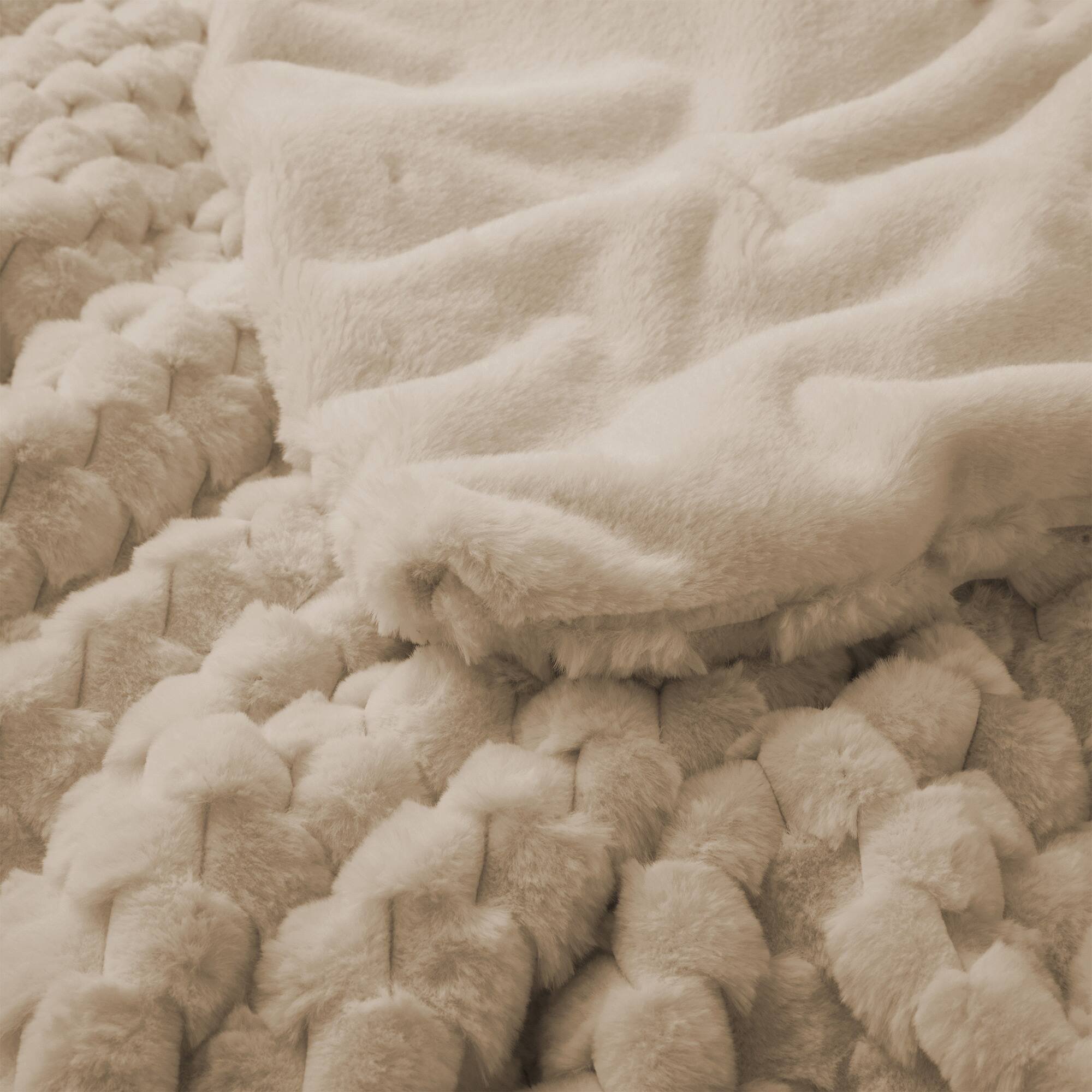 Left. Peace Nest - Peace Nest Faux Rabbit Fur Comforter Set, Ultra Soft Down Alternative Bedding Set, Kahkai, Queen - Kahkai.