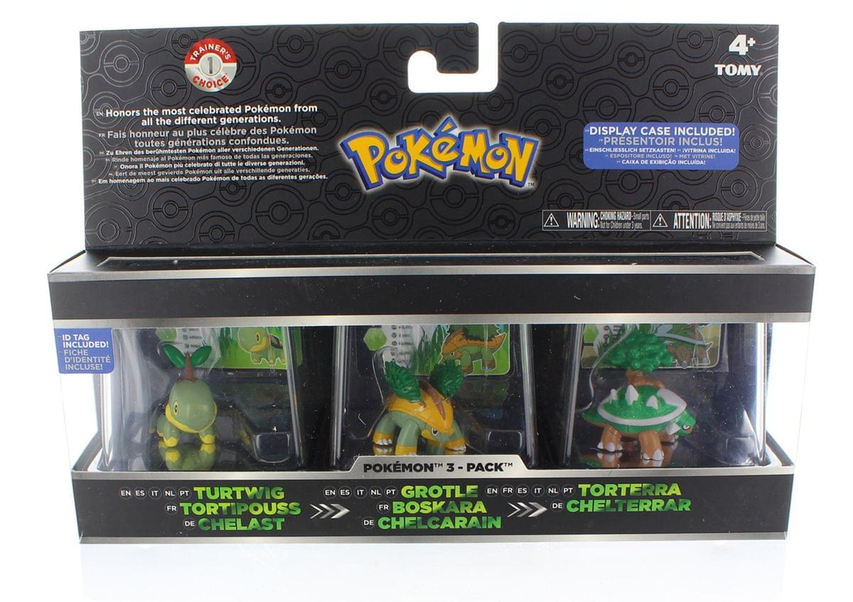 **TRAINER'S CHOICE**

HONORS THE MOST CELEBRATED POKÉMON FROM ALL THE DIFFERENT GENERATIONS.

- FAIS HONNEUR AU PLUS CÉLÈBRE DES POKÉMON TOUTES GÉNÉRATIONS CONFONDUES.
- ZU EHREN DES BEHERRSCHENDEN POKÉMON MEIST FAMOSO DE TODAS LAS GENERACIONES.
- ONORA IL POKÉMON PIÙ CELEBRATO DI TUTTE LE DIVERSE GENERAZIONI.
- EERT DE MEEST GEVIERDE POKÉMON UIT ALLE VERSCHILLENDE GENERATIES.
- EM HOMENAGEM AO MAIS CELEBRADO POKÉMON DE TODAS AS DIFERENTES GERAÇÕES.

**DISPLAY CASE INCLUDED!**

- PRESENTOIR INCLUS!
- EINSCHLIESSLICH SETZKASTEN!
- EXPOSITORE INCLUSO!
- MET VITRINE INCLUIDA!
- CAIXA DE EXIBIÇÃO INCLUIDA!

**WARNING: CHOKING HAZARD - SMALL PARTS. NOT