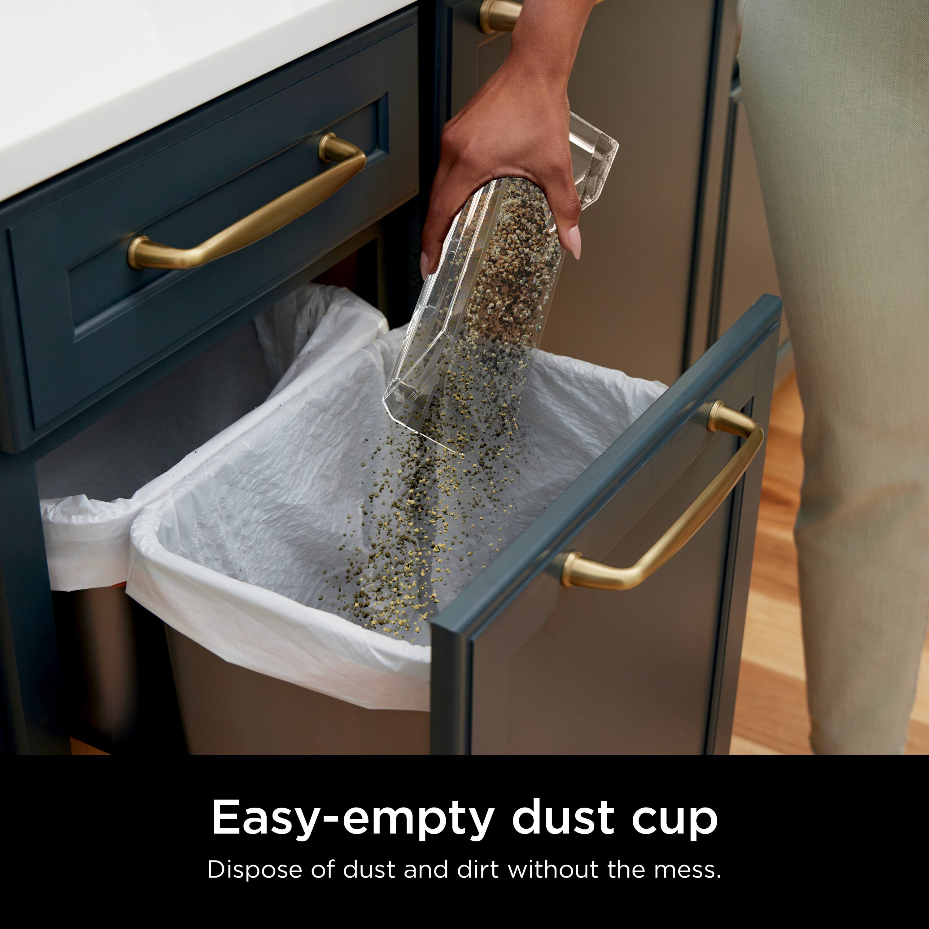 Easy-empty dust cup  
Dispose of dust and dirt without the mess.