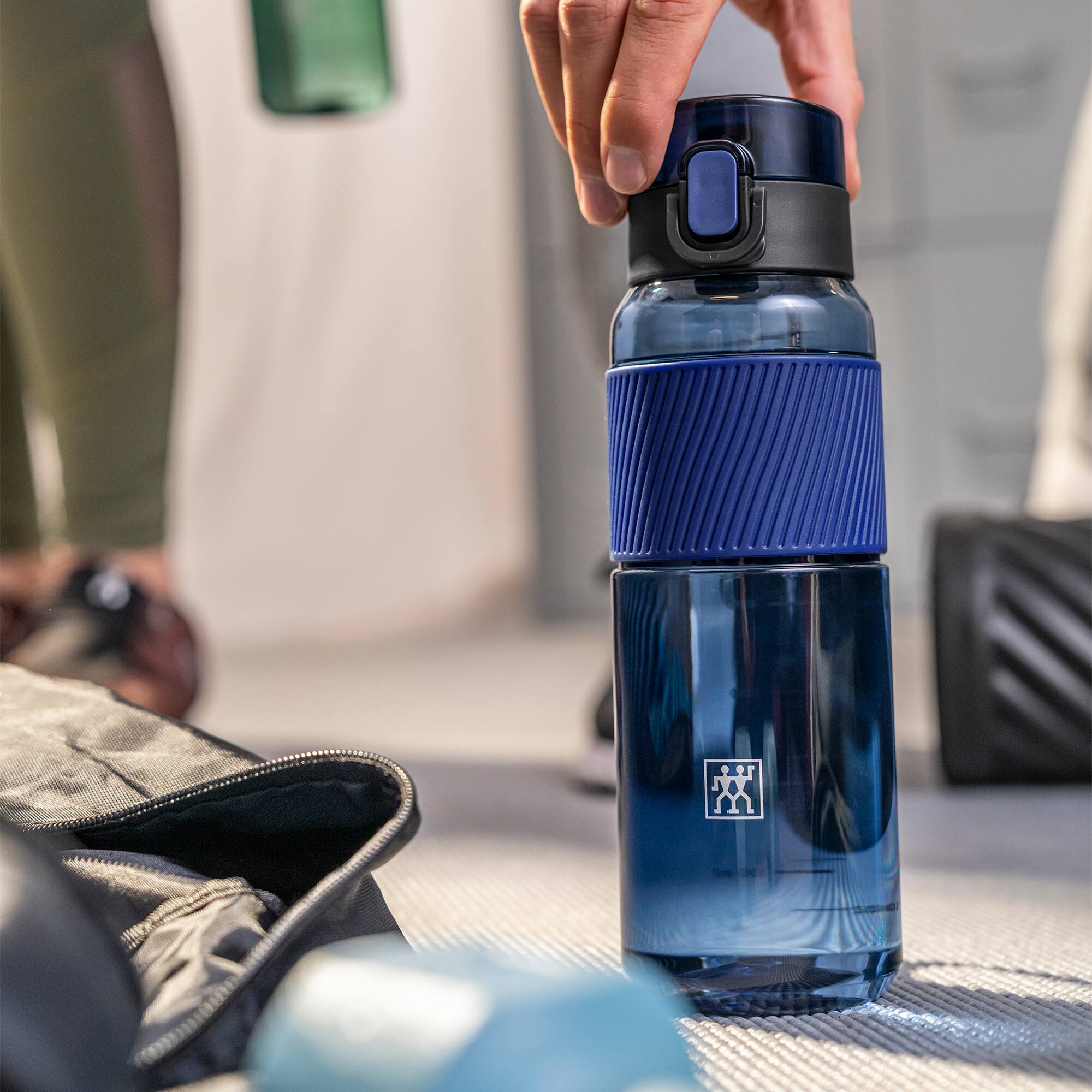 Alt View 1. ZWILLING - ZWILLING Tritan 24-ounce Water Bottle - Dark Blue - Blue.