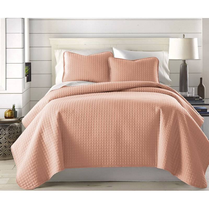 Left. Hivvago - King/Cal King Lightweight Blush Ultra Soft 3-Piece Microfiber Quilt Set - Blush.