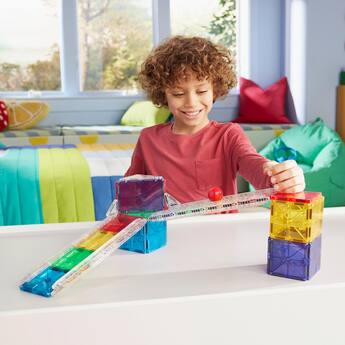 Conjunto de construção Magna-Tiles Rail Racers Deluxe de 90 peças Conjunto de construção Magna-Tiles Rail Racers Deluxe de 90 peças