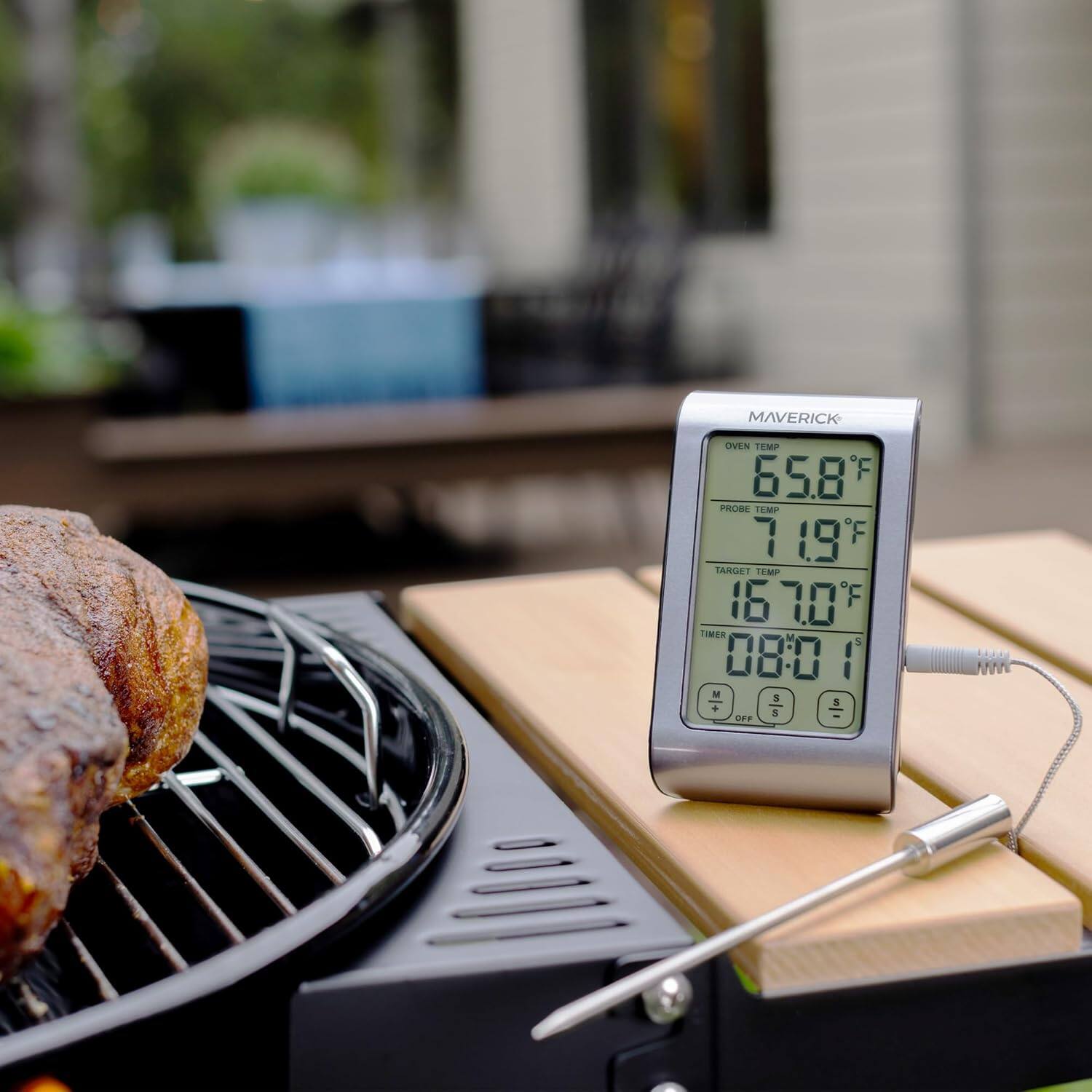 MAVERICK OVEN TEMP 65.8 F  
PROBE TEMP 71.9 F  
TARGET TEMP 161.0 F  
TIMER 08:01