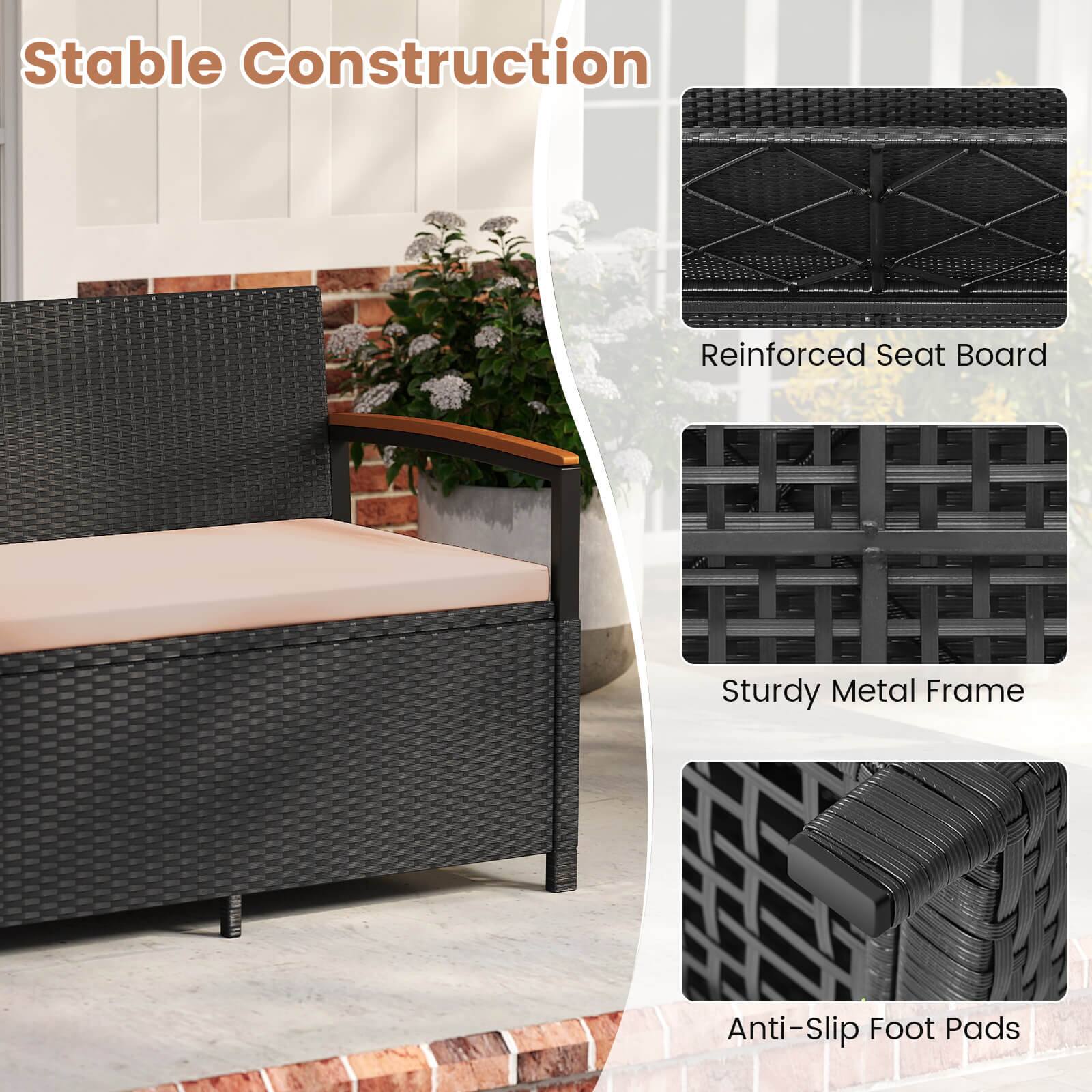 Stable Construction  
Reinforced Seat Board  
Sturdy Metal Frame  
Anti-Slip Foot Pads