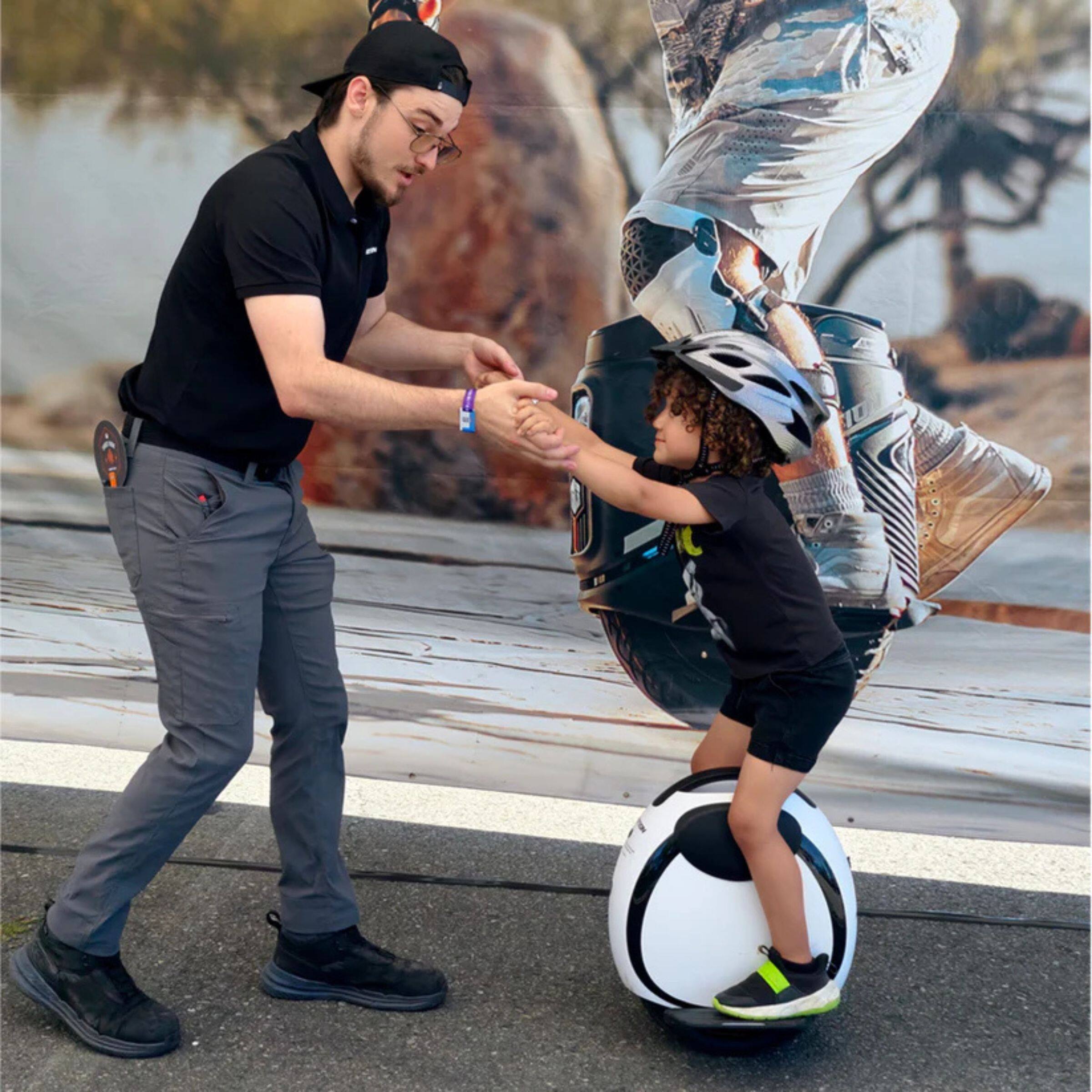 Angle. INMOTION - Inmotion E20 Electric Unicycle - White.