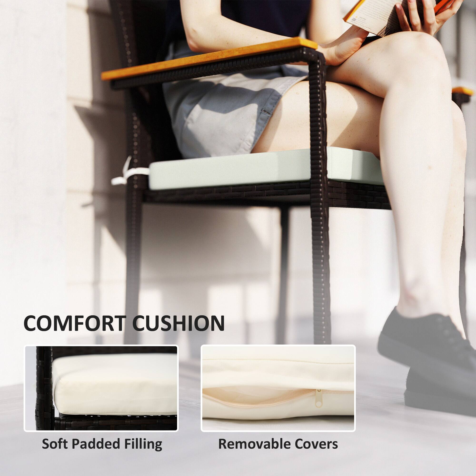 COMFORT CUSHION  
Soft Padded Filling  
Removable Covers