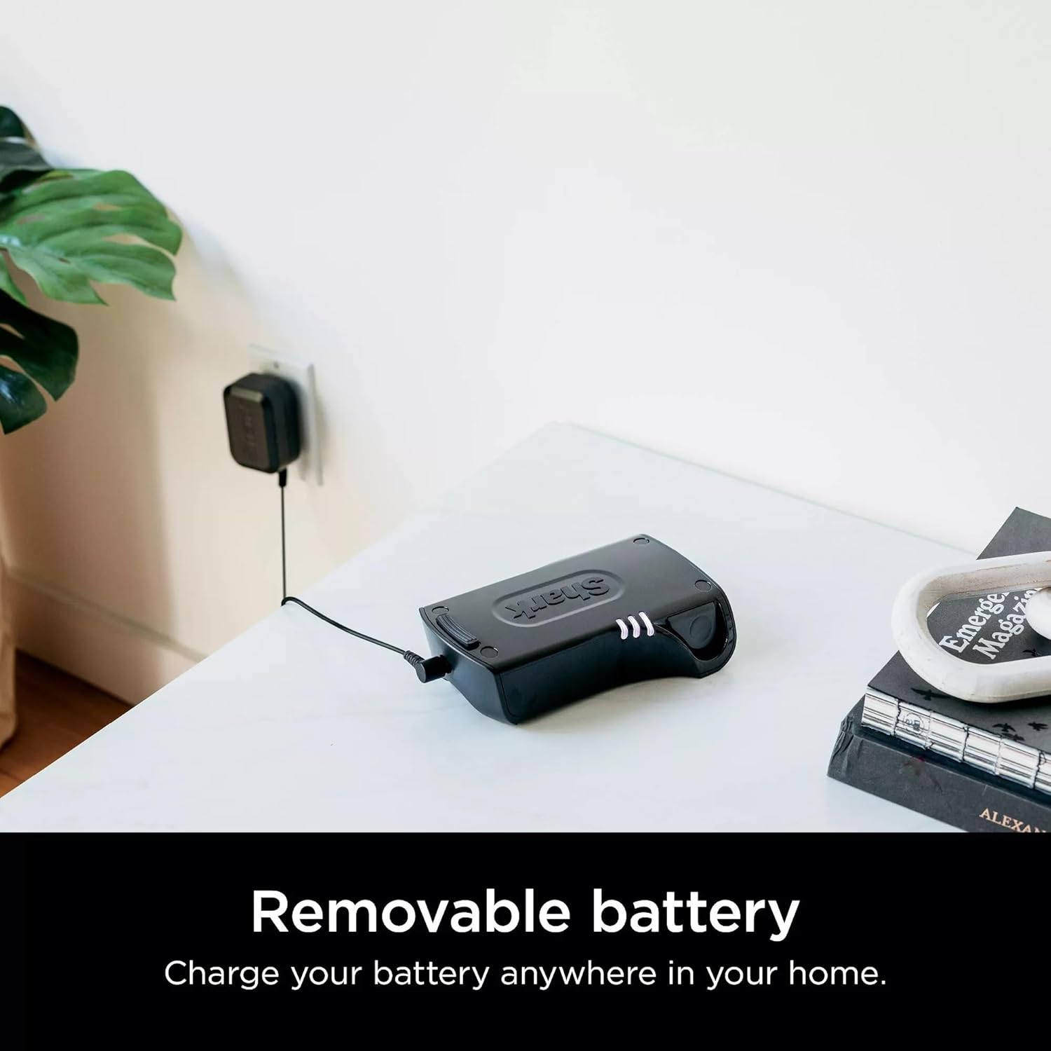 Shark Emerge. Magazin ALEXA Removable battery. Charge your battery anywhere in your home.