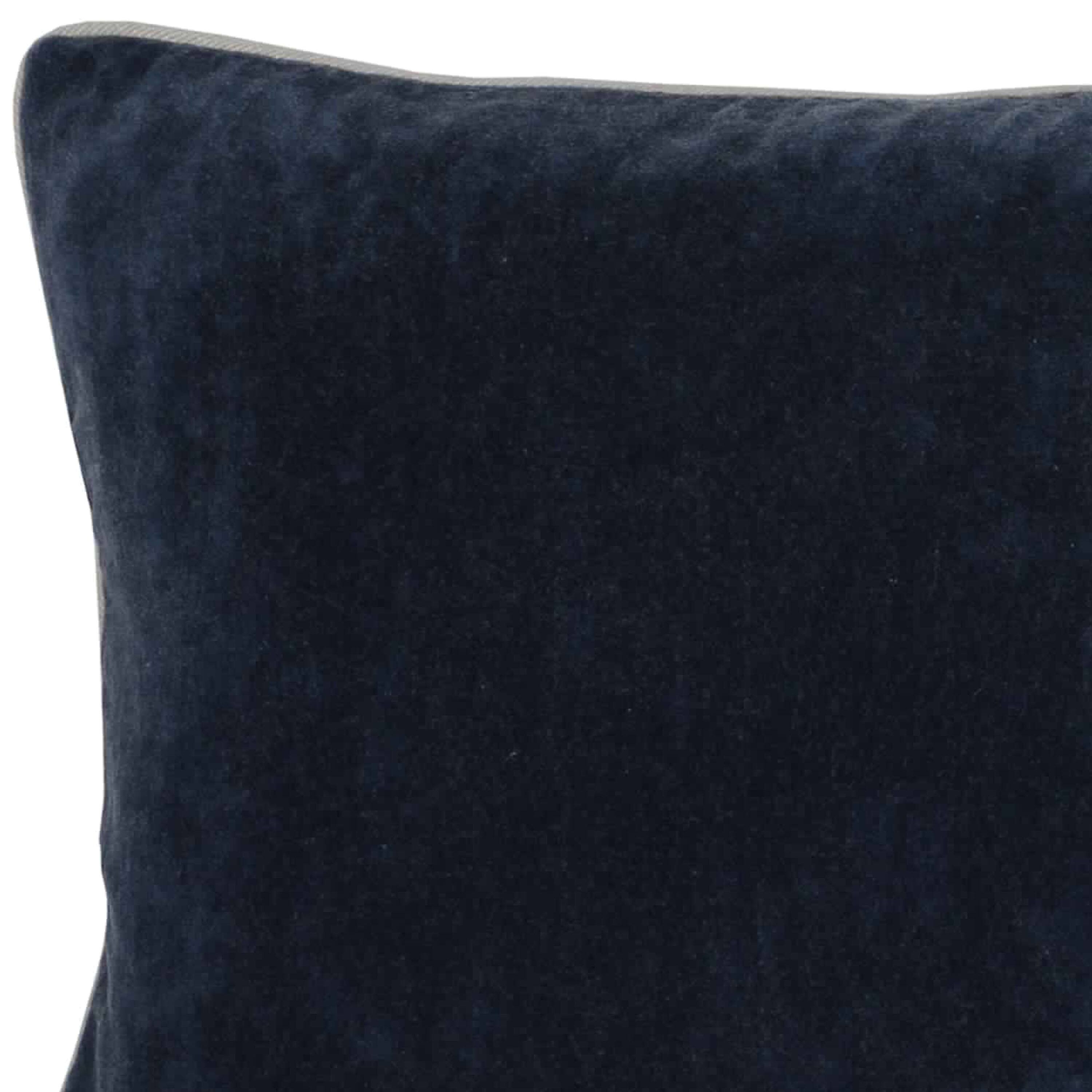 Angle. Manhattan Lane - Rectangular Fabric Throw Pillow with Solid Color and Piped Edges - Blue.