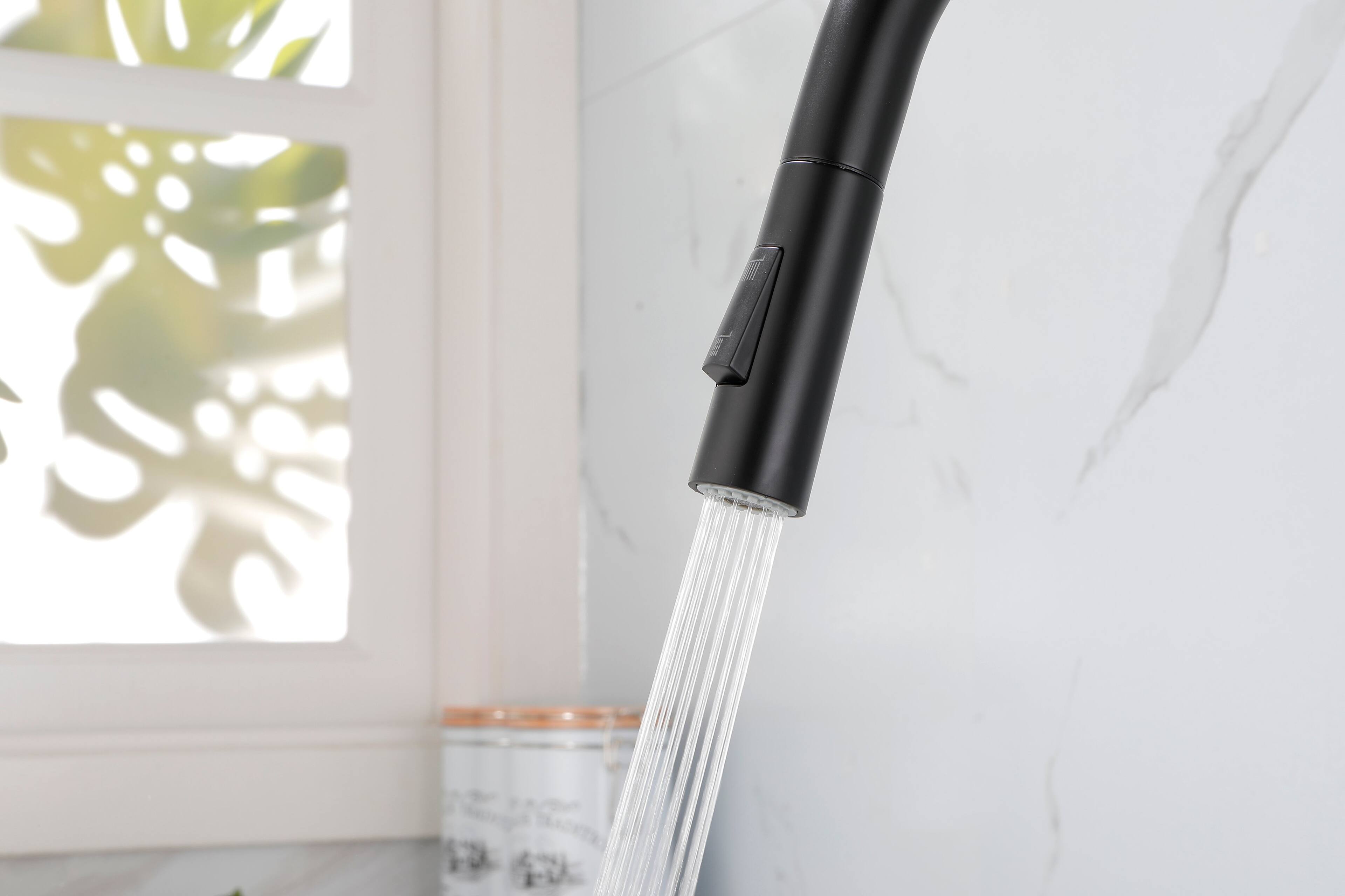 Back. APRILSOUL - Kitchen Faucet with Pull Down Sprayer - Matt Black.