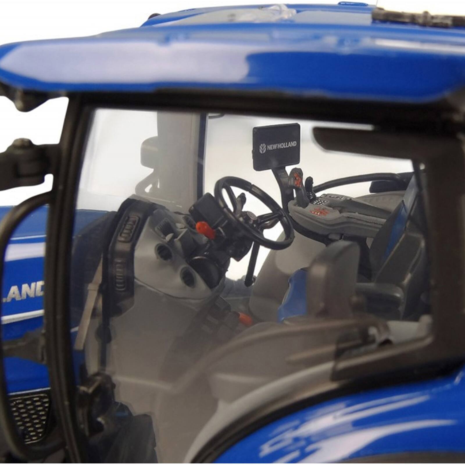 NEWHOLLAND  
AND
