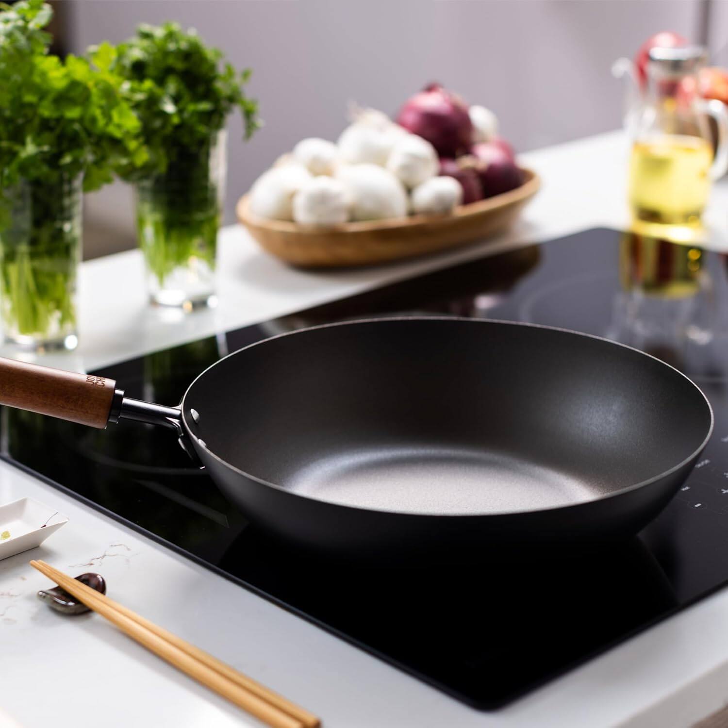Alt View 6. Escali - Joyce Chen Classic Series 12-Inch Carbon Steel Preseasoned Stir Fry Pan - Black.
