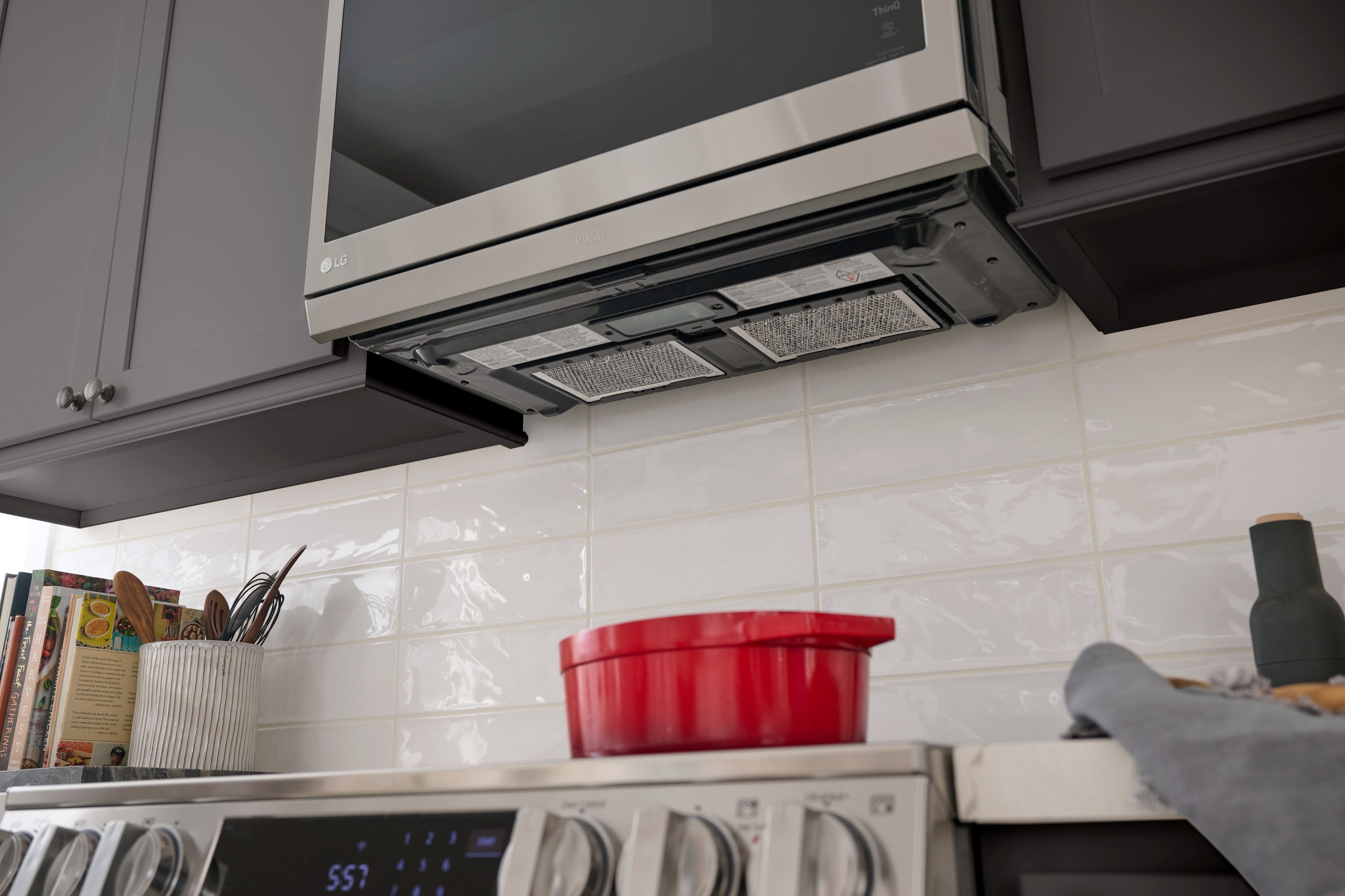 The text on the image reads "ThinQ LG PUSH F H FAUST i E GATHERINGS T 5 8 - I - : - SS7."