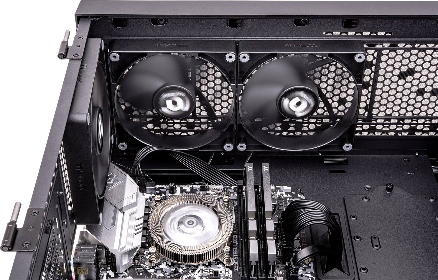 "S" and "R" are not part of the text on the image. The text on the image reads "LEGEND Z3YD'S TEEL ART".