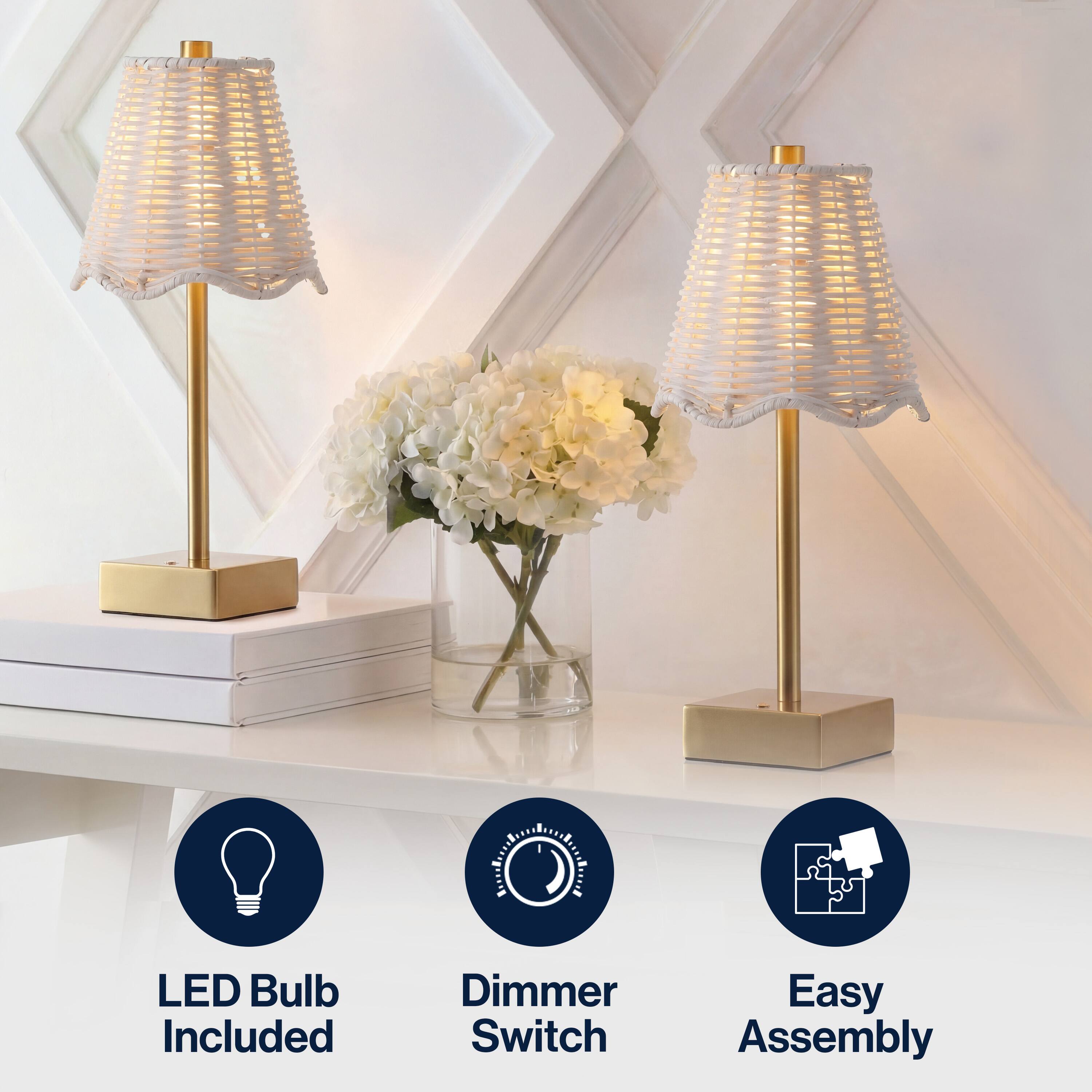 LED Bulb Included  
Dimmer Switch  
Easy Assembly