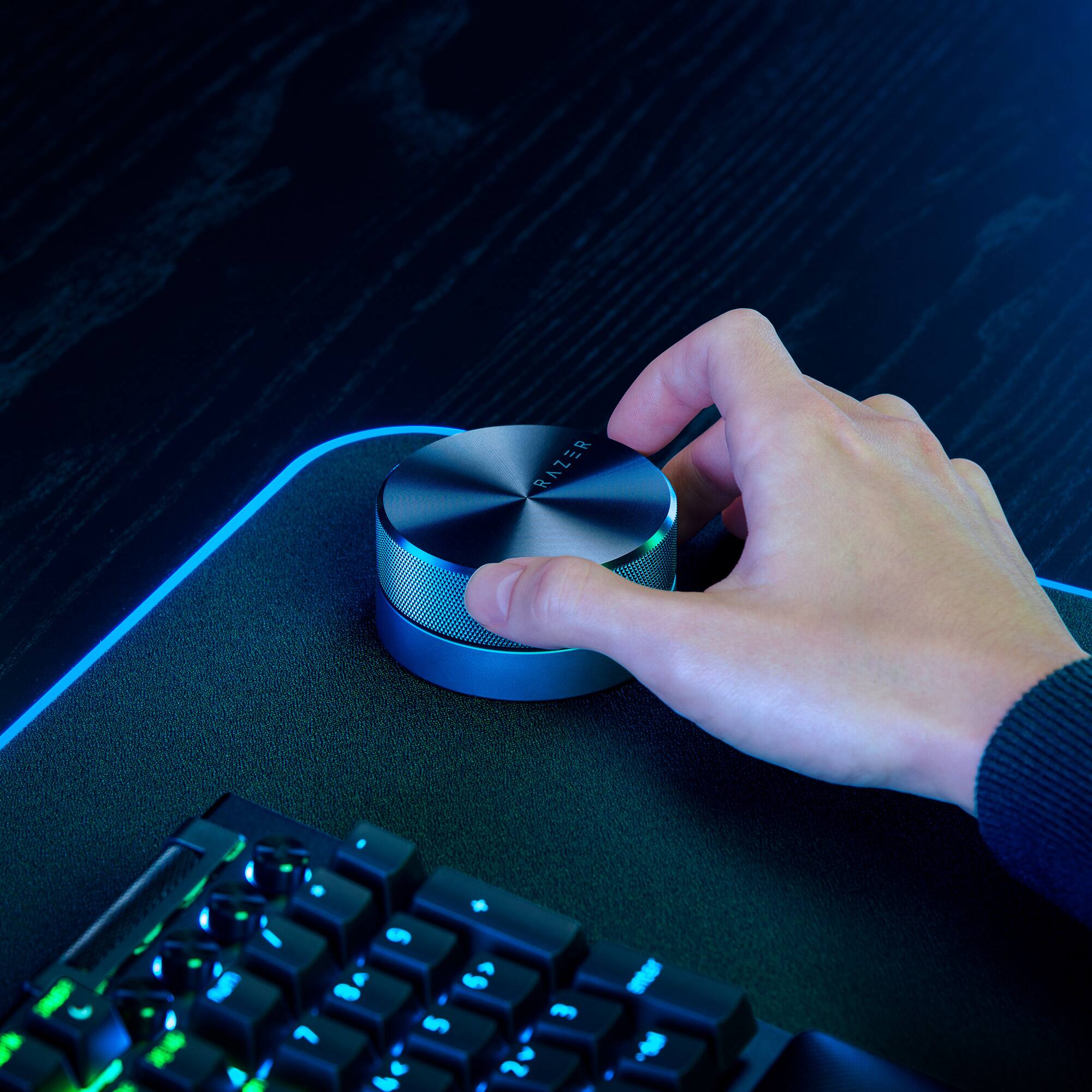 Alt View 17. Razer - Nommo V2 Pro Full-Range 2.1 Bluetooth PC Gaming Speakers with Wireless Subwoofer (4 Piece) - Black.