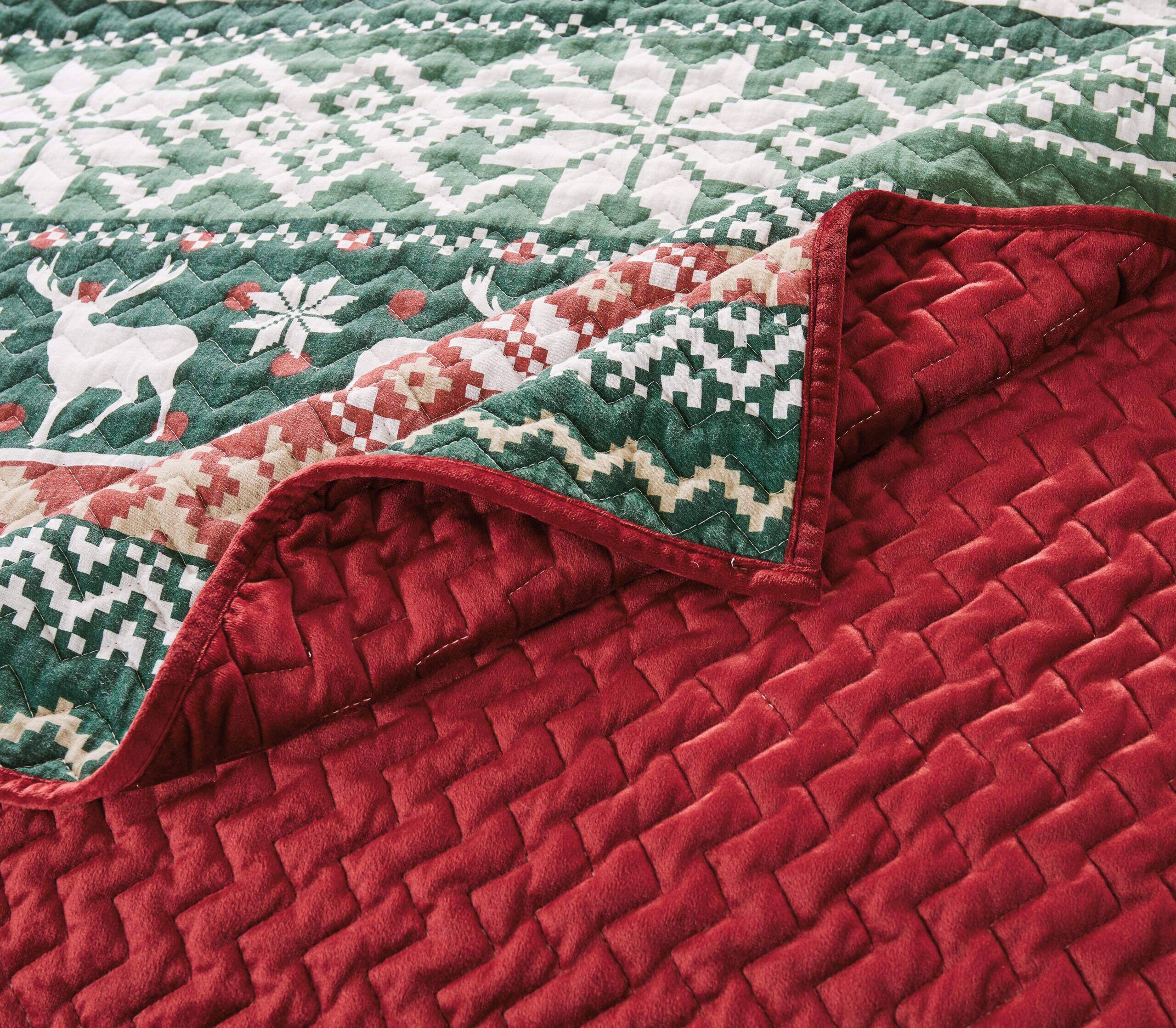 Left. BreeBe - Fair Isle Quilt Set - 2 Piece Twin/XL - Red.