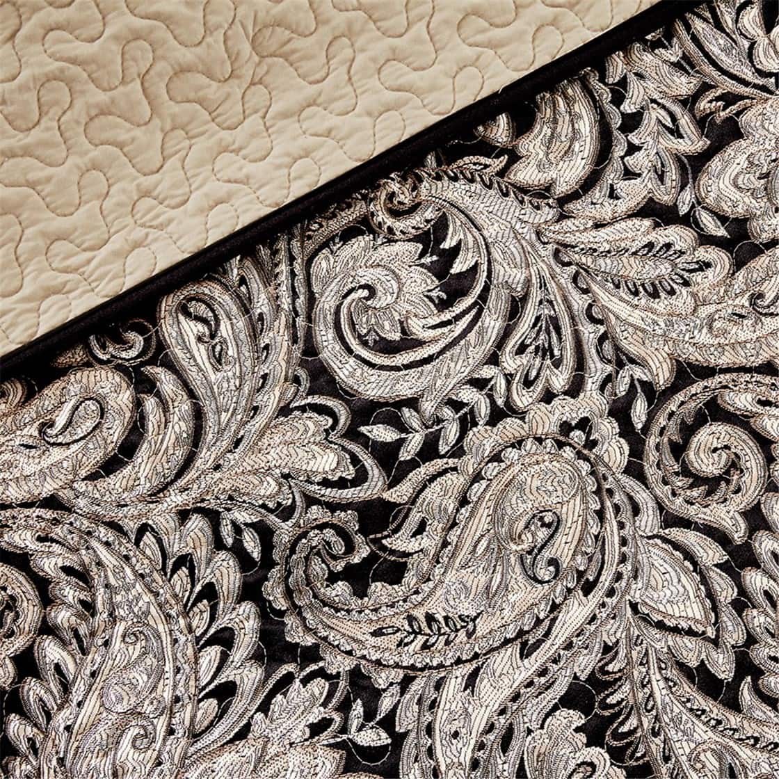 Alt View 5. Gracie Mills - Gracie Mills Thornton 6-Piece Jacquard Quilt Set with Cozy Throw Pillows - Black.