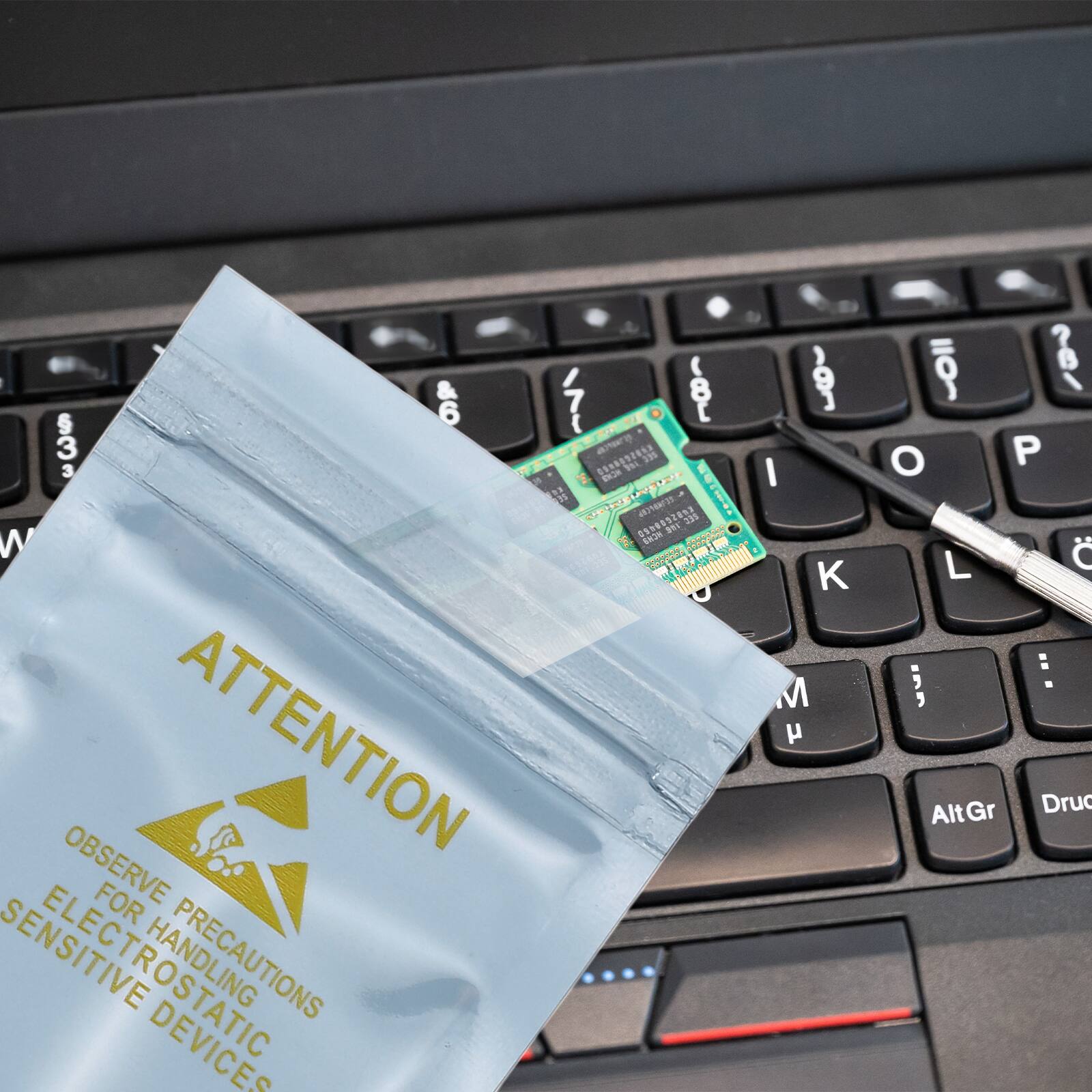 ATTENTION  
OBSERVE FOR HANDLING PRECAUTIONS  
ELECTROSTATIC SENSITIVE DEVICES