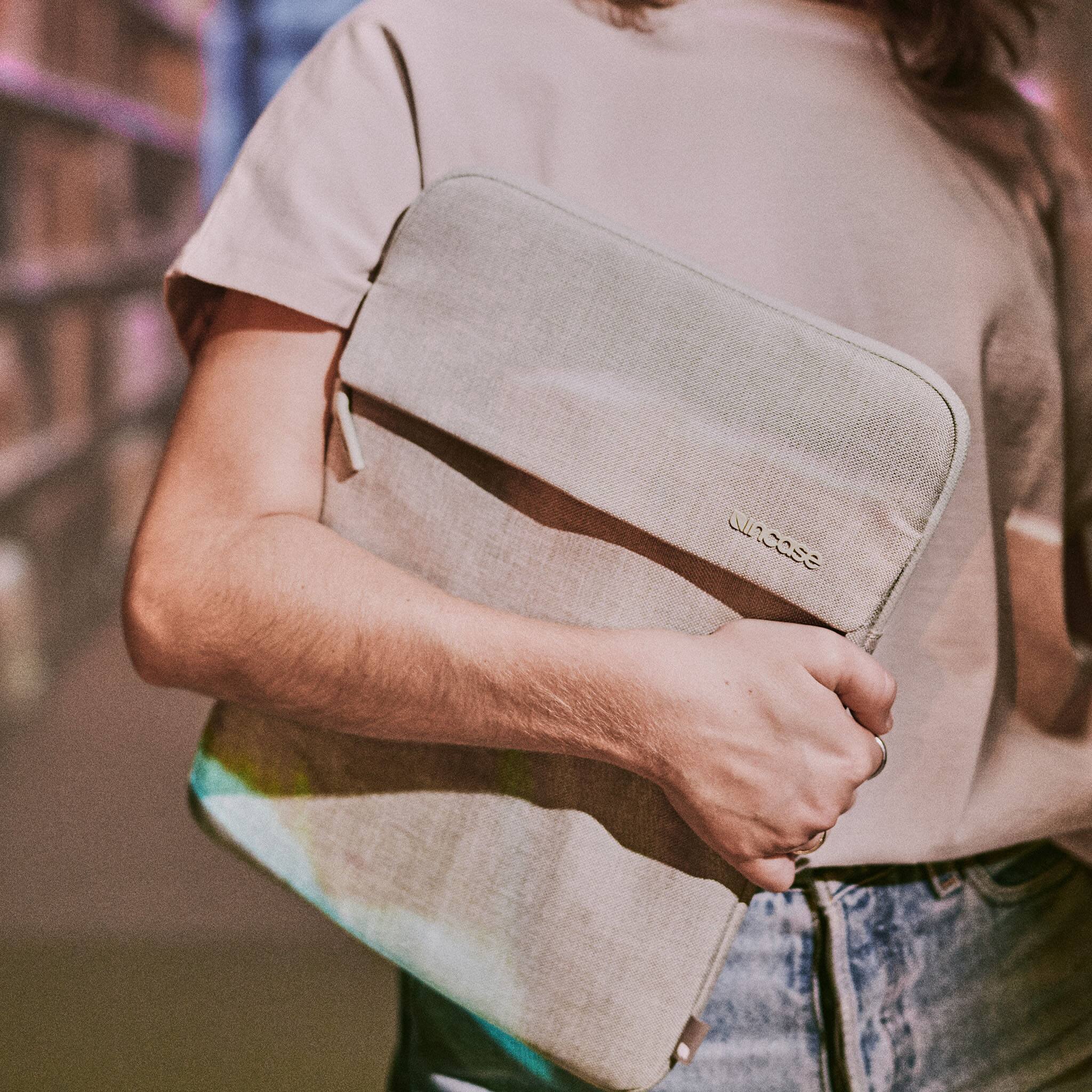 Alt View 13. Incase - Crosstown Sleeve for 14" Laptop - Limestone.