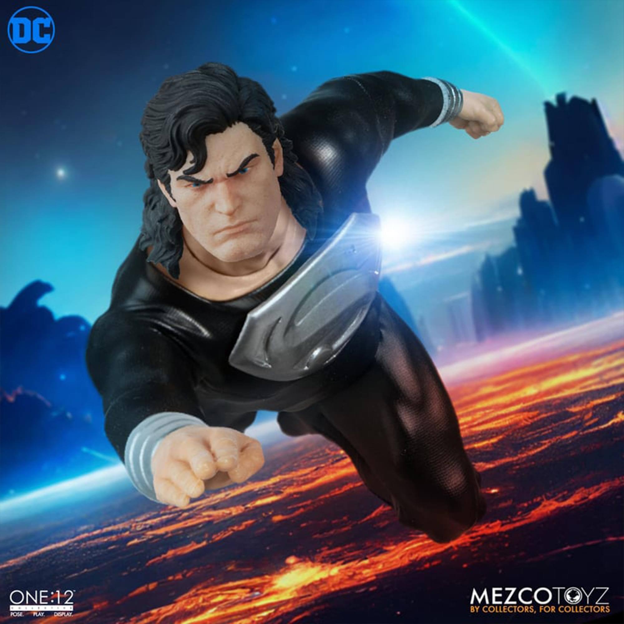 DC ONE:12 POSE PLASTIC FIGURE BY MEZCOTOYZ  
BY COLLECTORS, FOR COLLECTORS