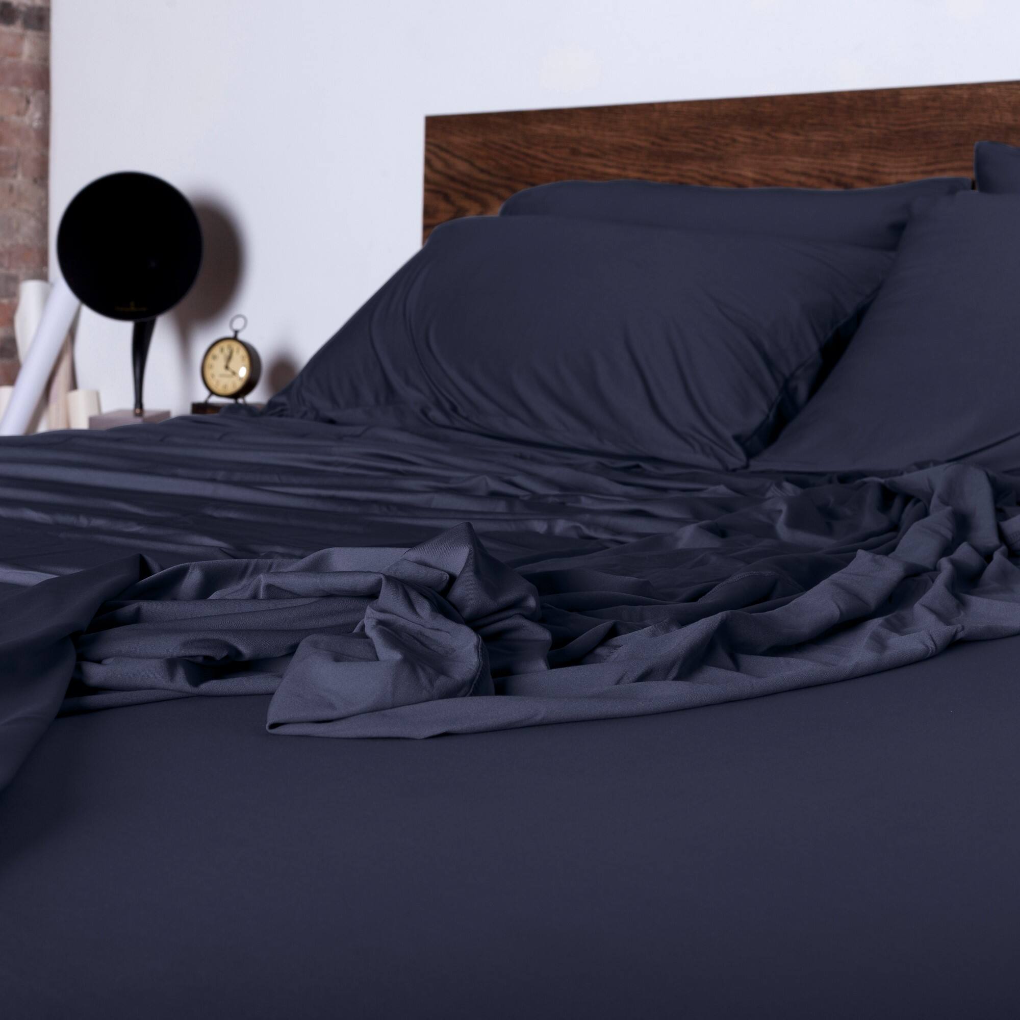 Left. SHEEX - SHEEX Sleep Tech Sheet Set - Queen - Navy.