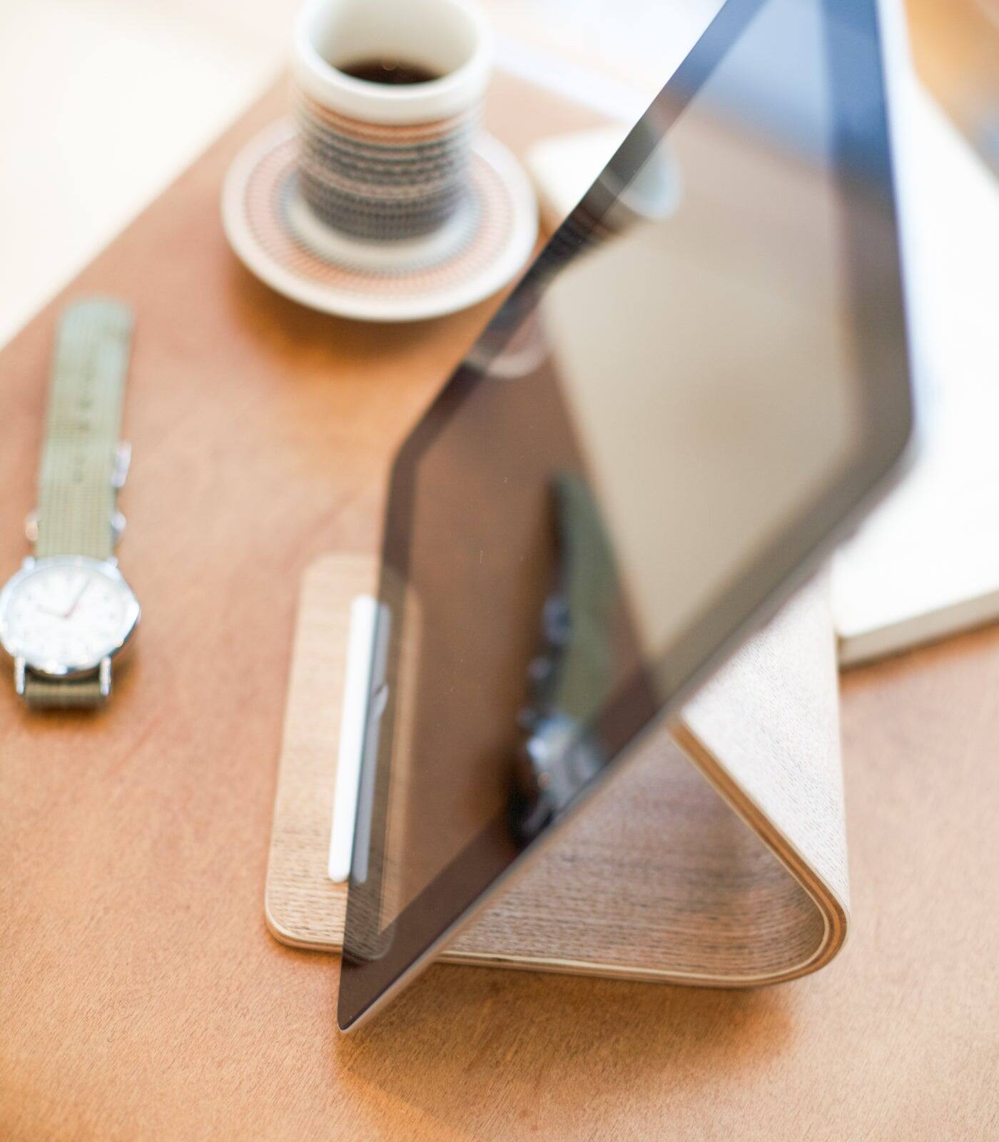 Left. Yamazaki Home - Tablet Stand - Wood - Walnut.