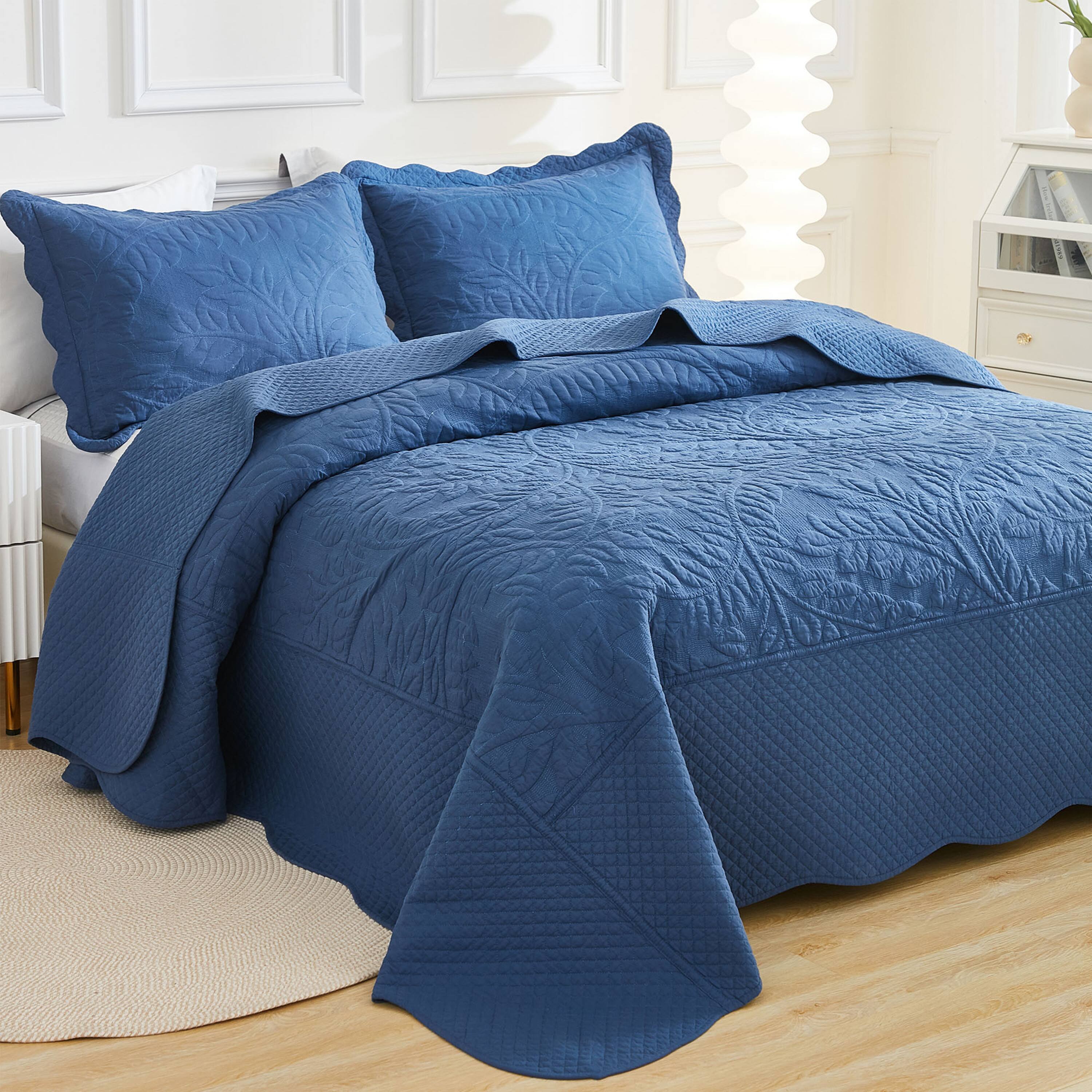Left. MarCielo - Marcielo 2/3 Piece 100% Cotton Oversized Bedspread Lightweight Quilt Set - Midtone Blue.