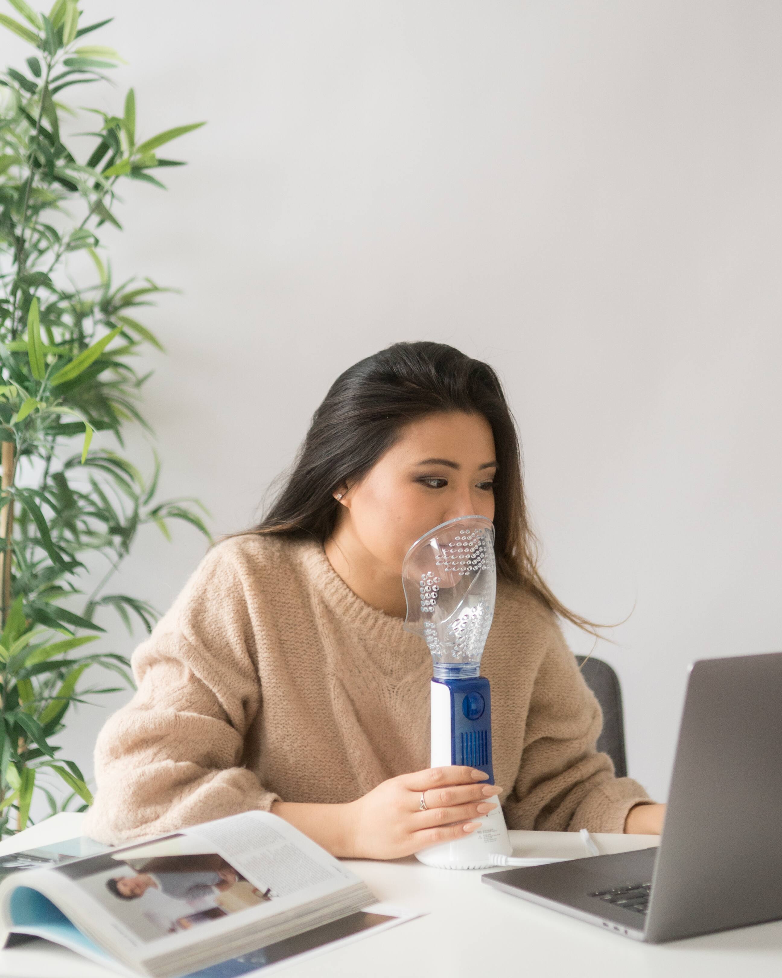 Top. CRANE - Personal Corded Steam Inhaler - White/Blue.