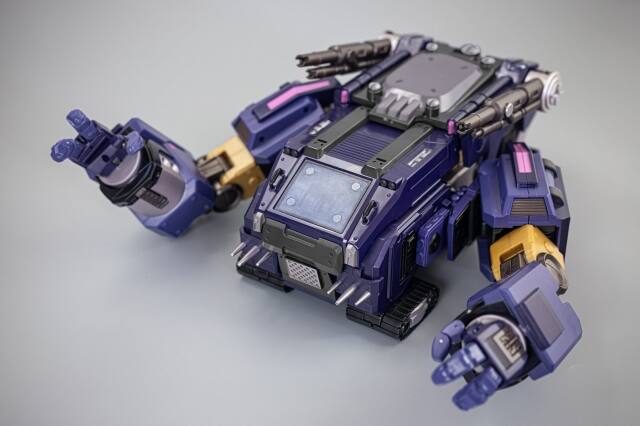 Alt View 6. Transformers - R-43 Mors | Mastermind Creations | Reformatted.