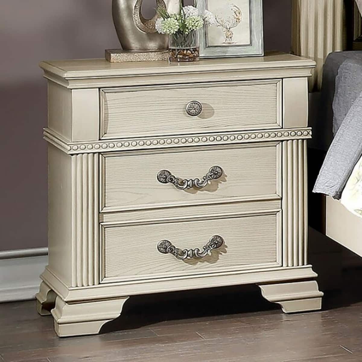 Loheer - 3 Drawer Nightstand Solid Wood Bedroom Bedside Cabinet with USB Port - Antique White