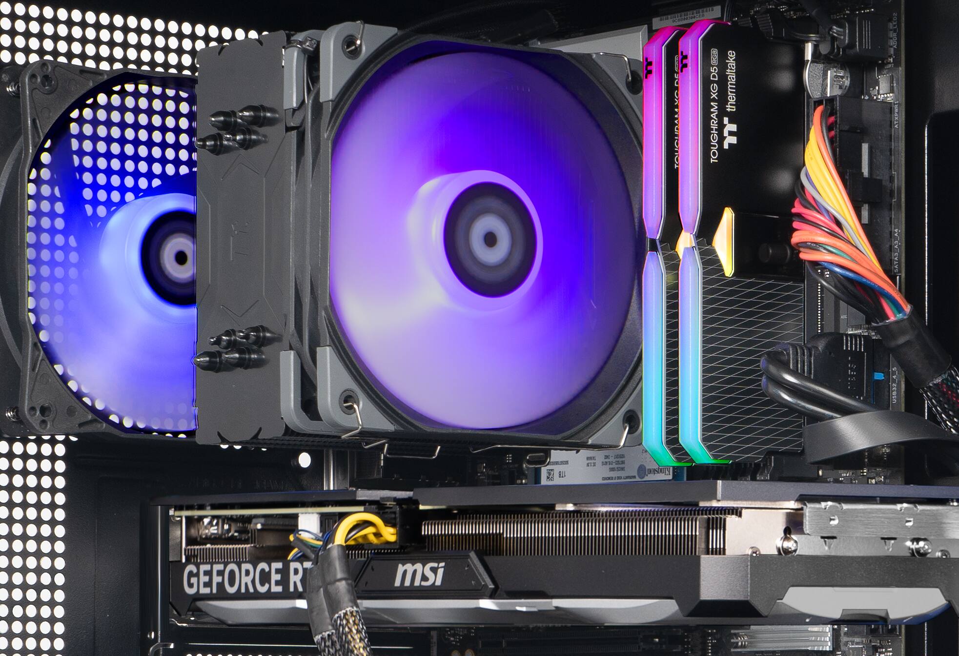 The text on the image reads: "Eternetie Kdds | JLL V : D5 : XG thermaltake TOUGHDALLY TOUGHRAM J ATAS_A3_A US832_4_5 0 BIL M EZ 1 1  U BINKLY I GEFORCE RT msi."