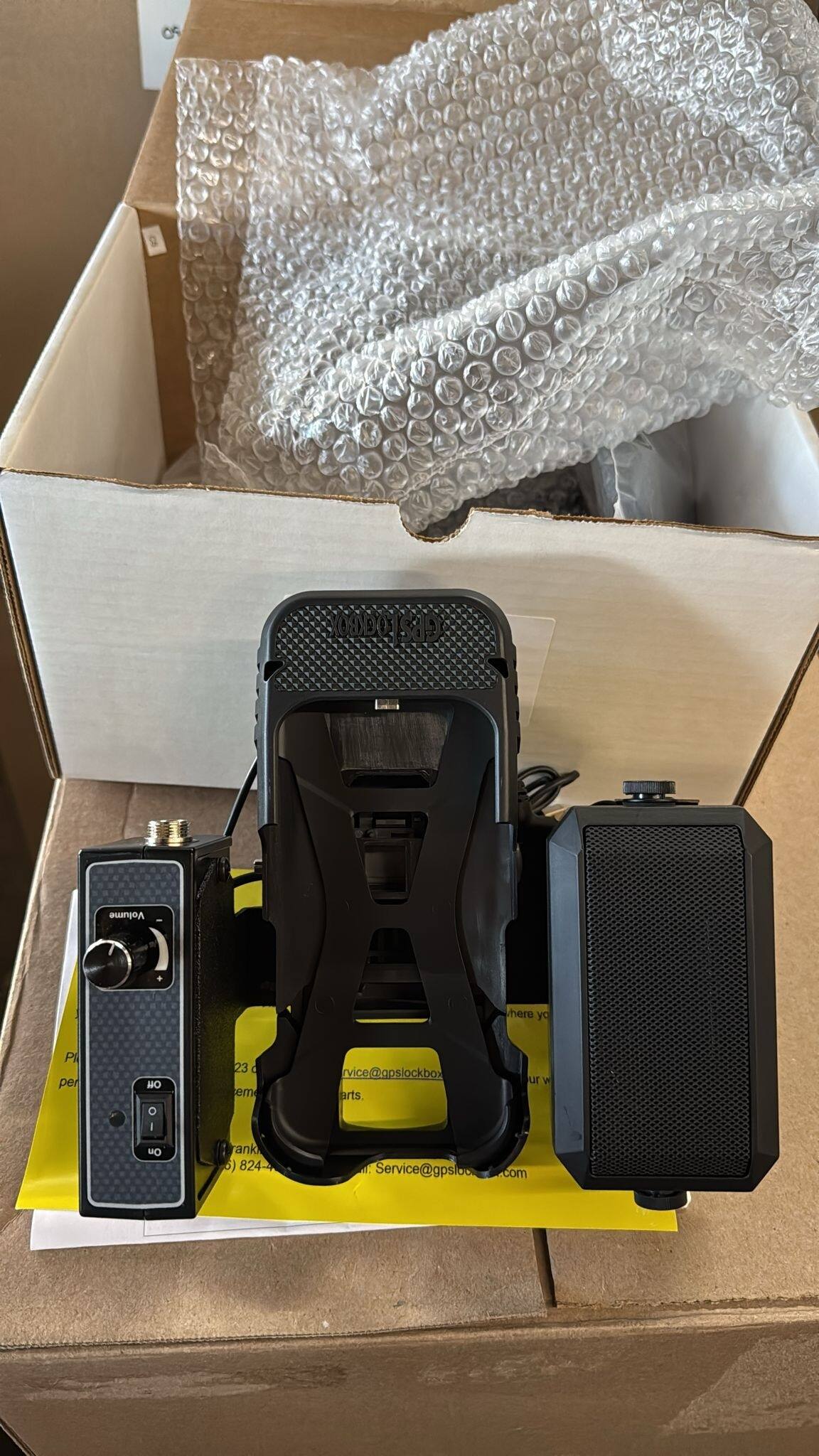 Sure, here is the corrected and grouped text:

---

**P per Volume NO O I On 00D0SAR 23 A**

**Service@gpslockbox.com**

**23.04.2023**

**rank 824**

**Service@gpslockbox.com**

---

This text appears to be related to a GPS lockbox, with some details about volume, date, and contact information.