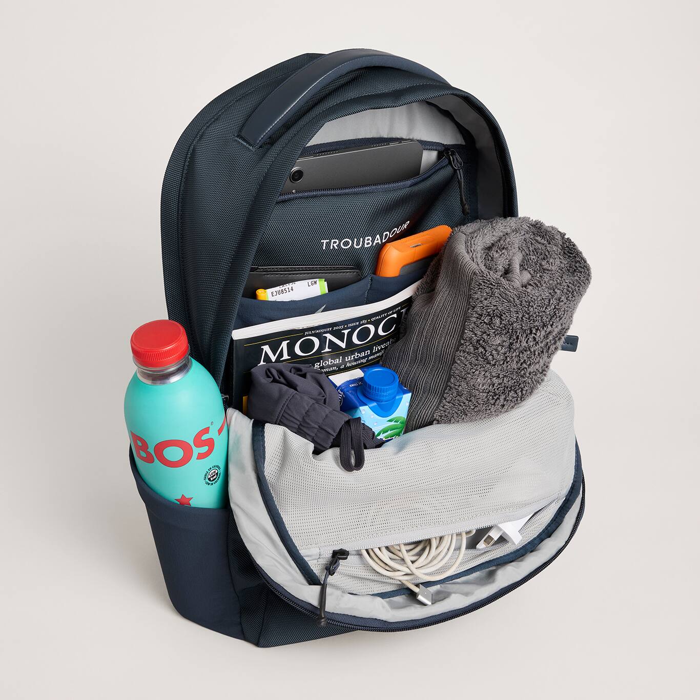 TROUBADOUR - LEF E208514 - CC MONOC global - urban Actrir - ie - BOS -