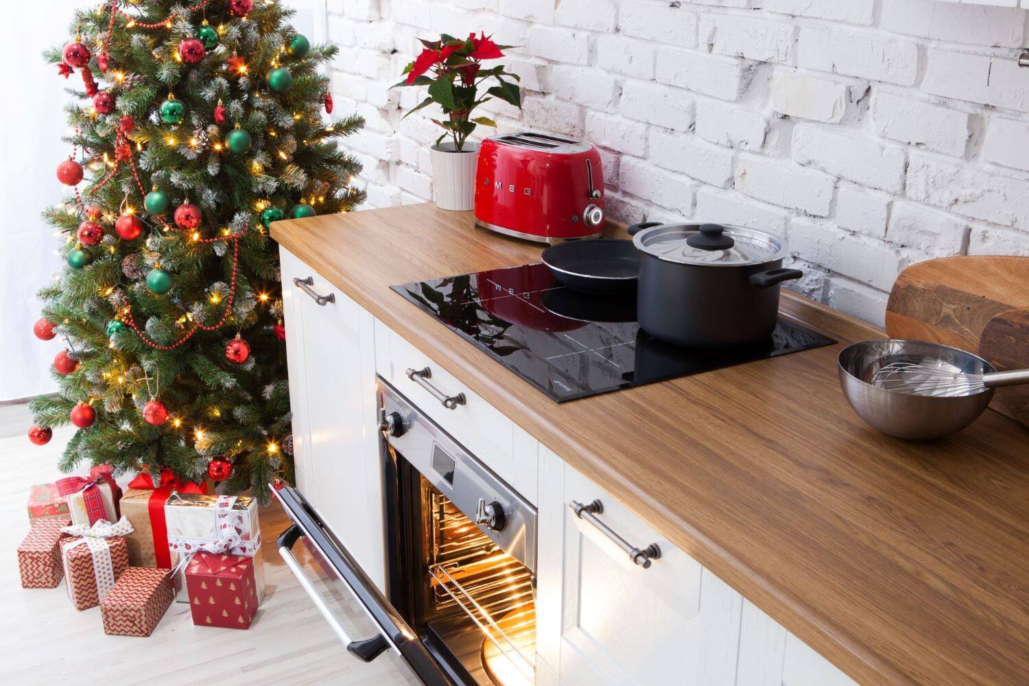 Alt View 2. SMEG - TSF01 2-Slice Wide-Slot Toaster - Red.