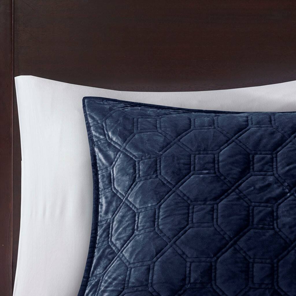 Alt View 3. Gracie Mills - Gracie Mills Gayle 3-Piece Casual Geometric Velvet Quilt Set - Navy.