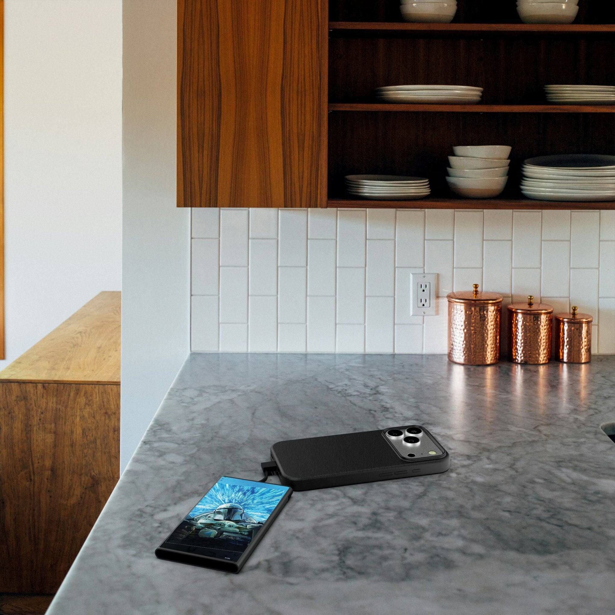 Back. Keyscaper - Star Wars: The Mandalorian Portrait 5000mAh Flat Powerbank - Grogu and Din Djarin.