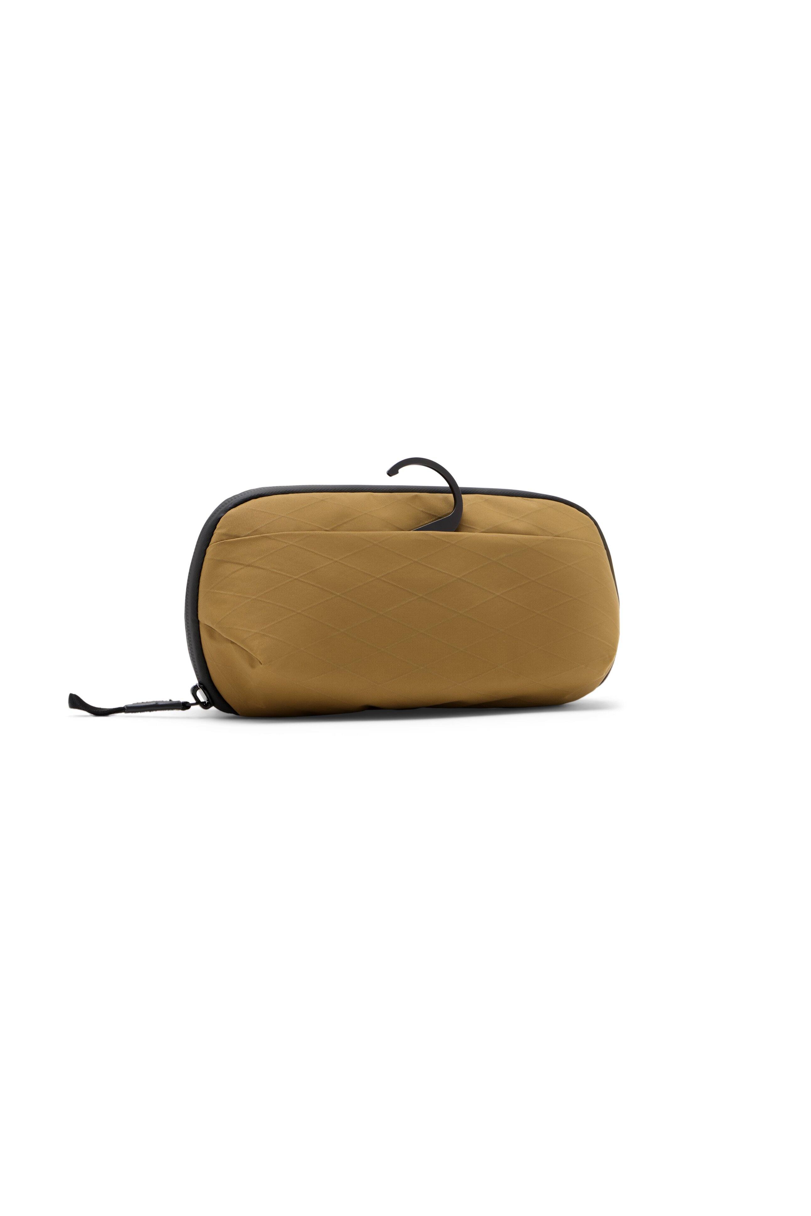 Left. Peak Design - Wash Pouch Small - Coyote.