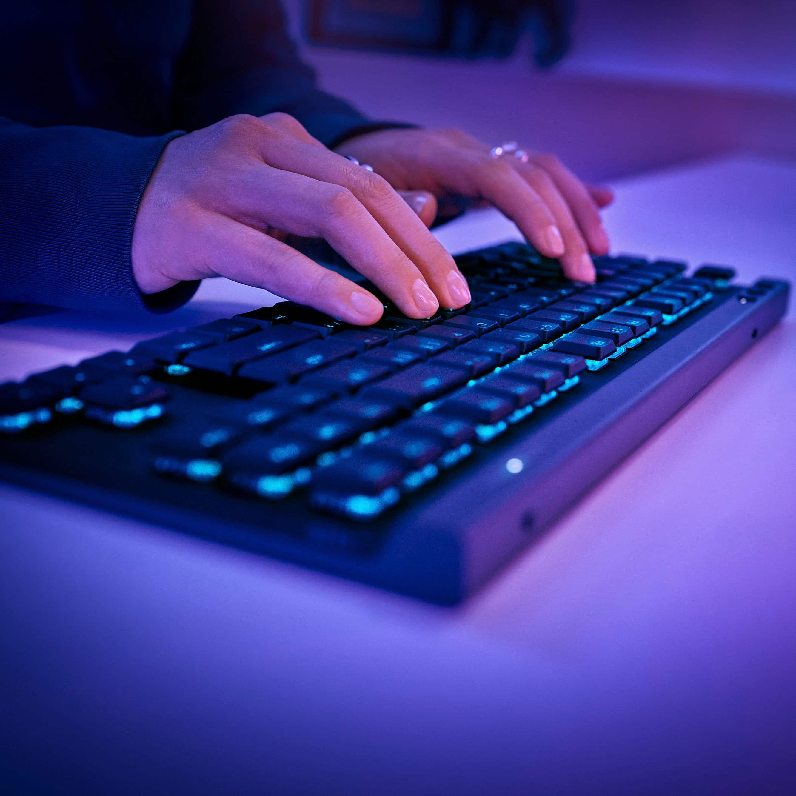 Alt View 16. Logitech - G515 LIGHTSPEED TKL Wireless Mechanical Linear (Red) Switch Gaming Keyboard with LIGHTSYNC RGB - Black.