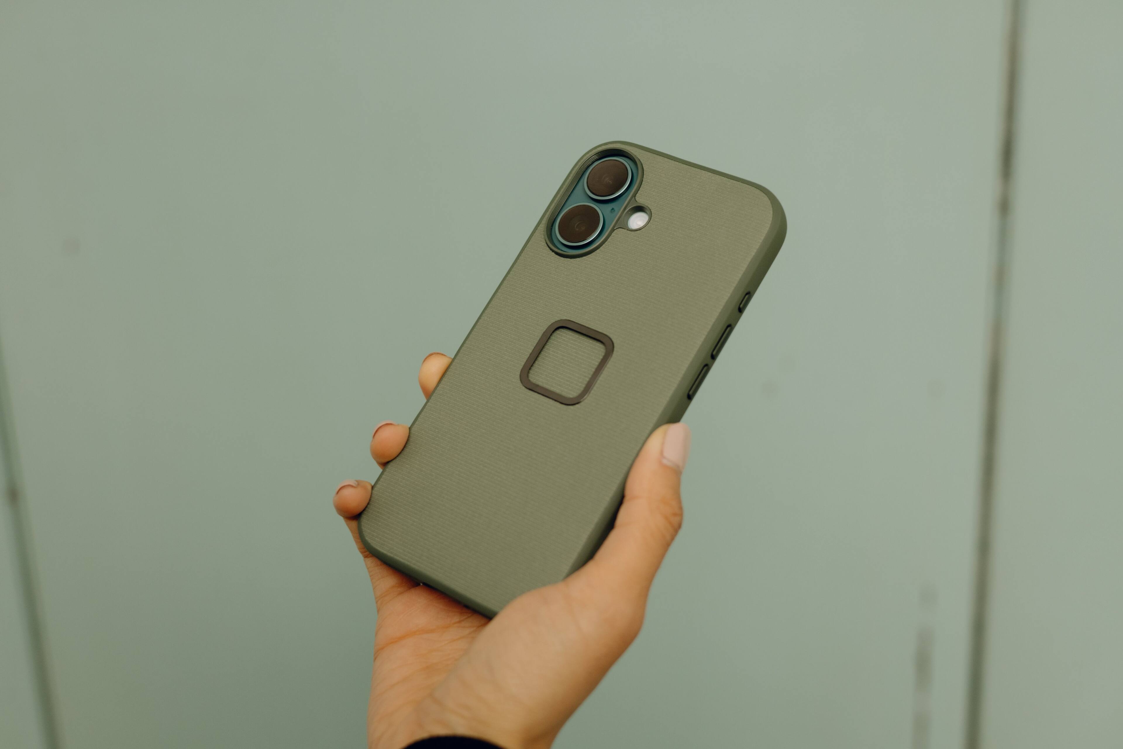 Alt View 2. Peak Design - Everyday Fabric Case for iPhone 16 - Sage.
