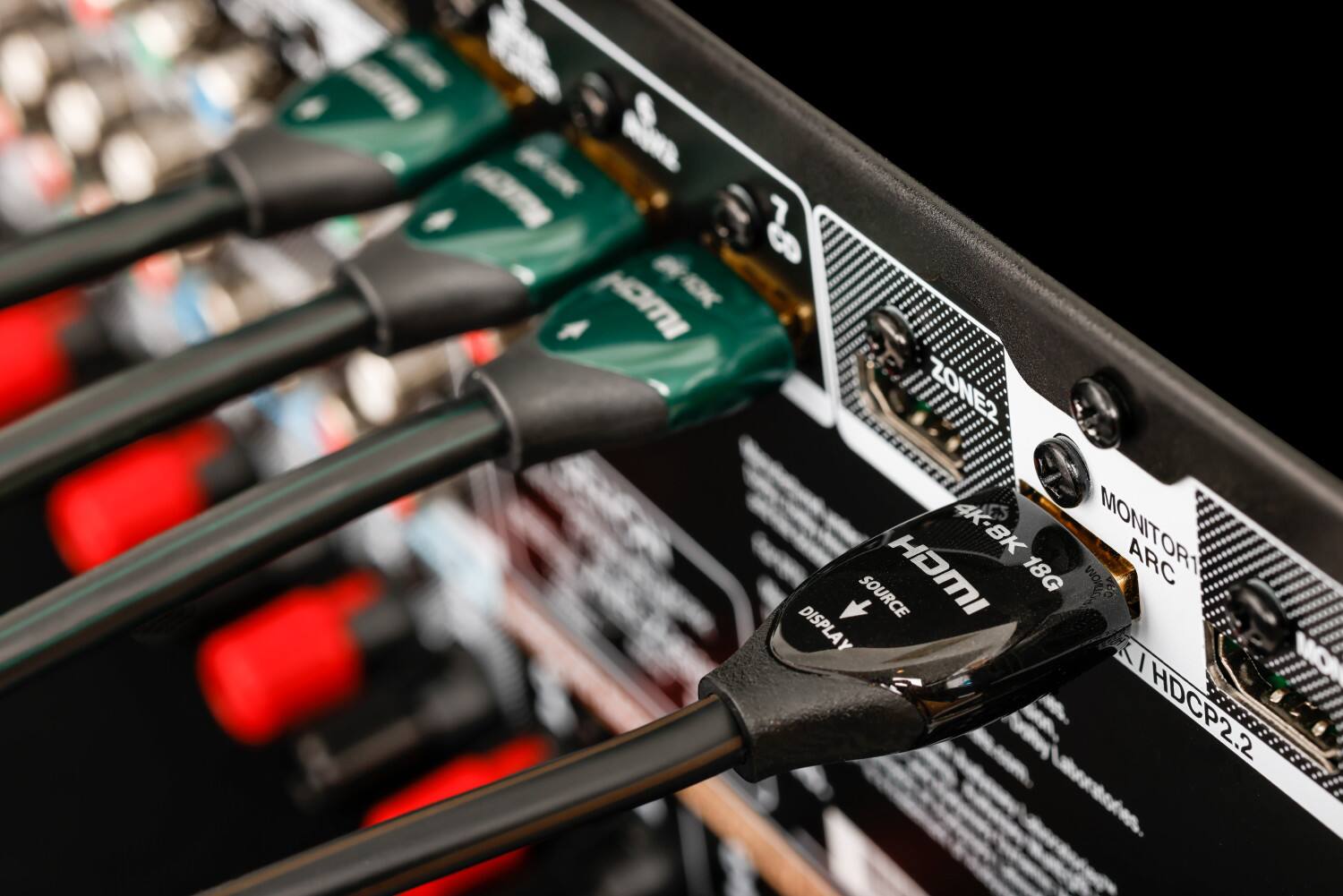 The text on the image reads: "NomI  ZONE? 4K-BK MONITOR1 HDMI 18G NOK 4FO ARC SOURCE DISPLAY Y I / HDCP2.2." The corrected text would be: "NOMI 4K-BK MONITOR1 HDMI 18G NOK 4FO ARC SOURCE DISPLAY Y I / HDCP2.2."