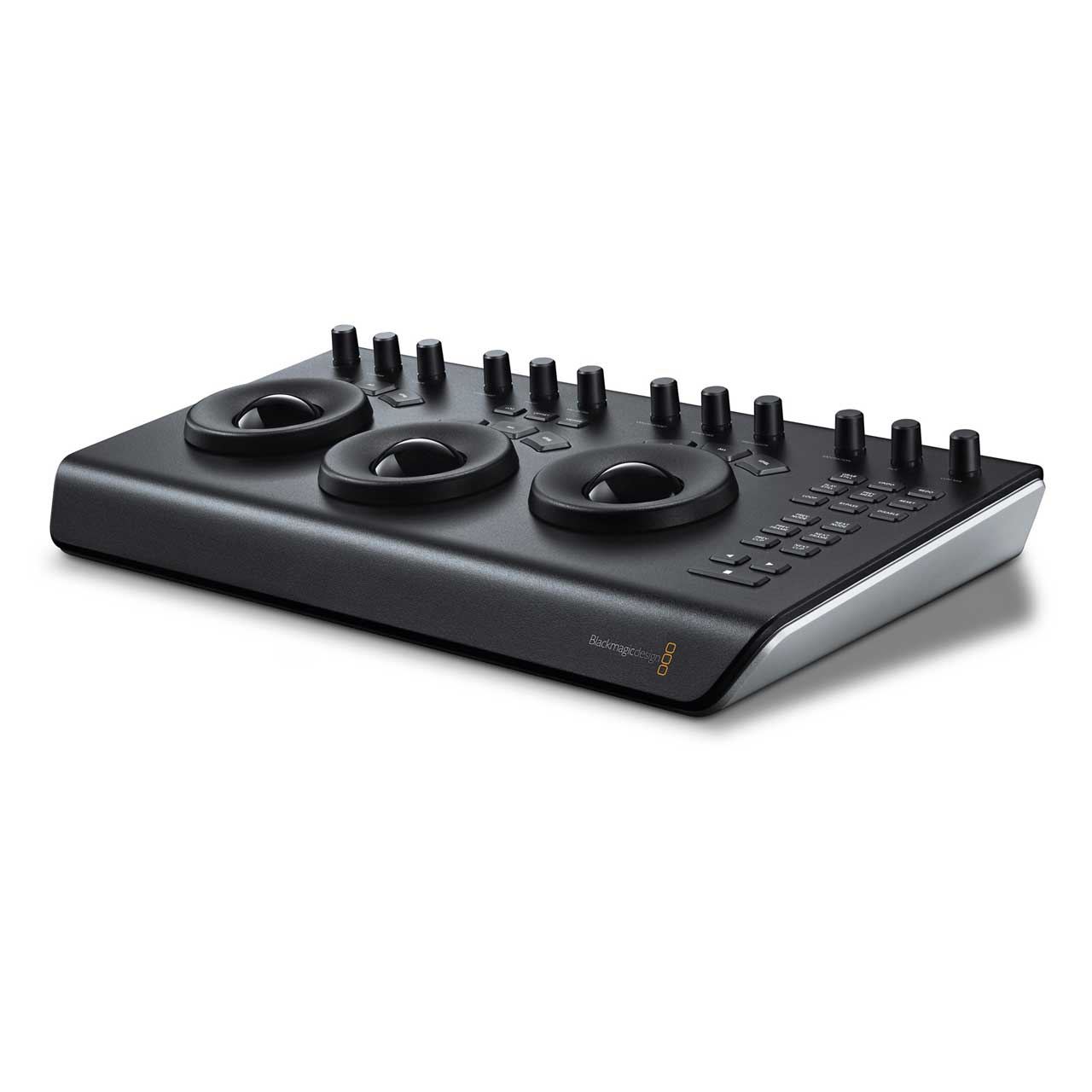 N - -. - Blackmagicdesign 00O